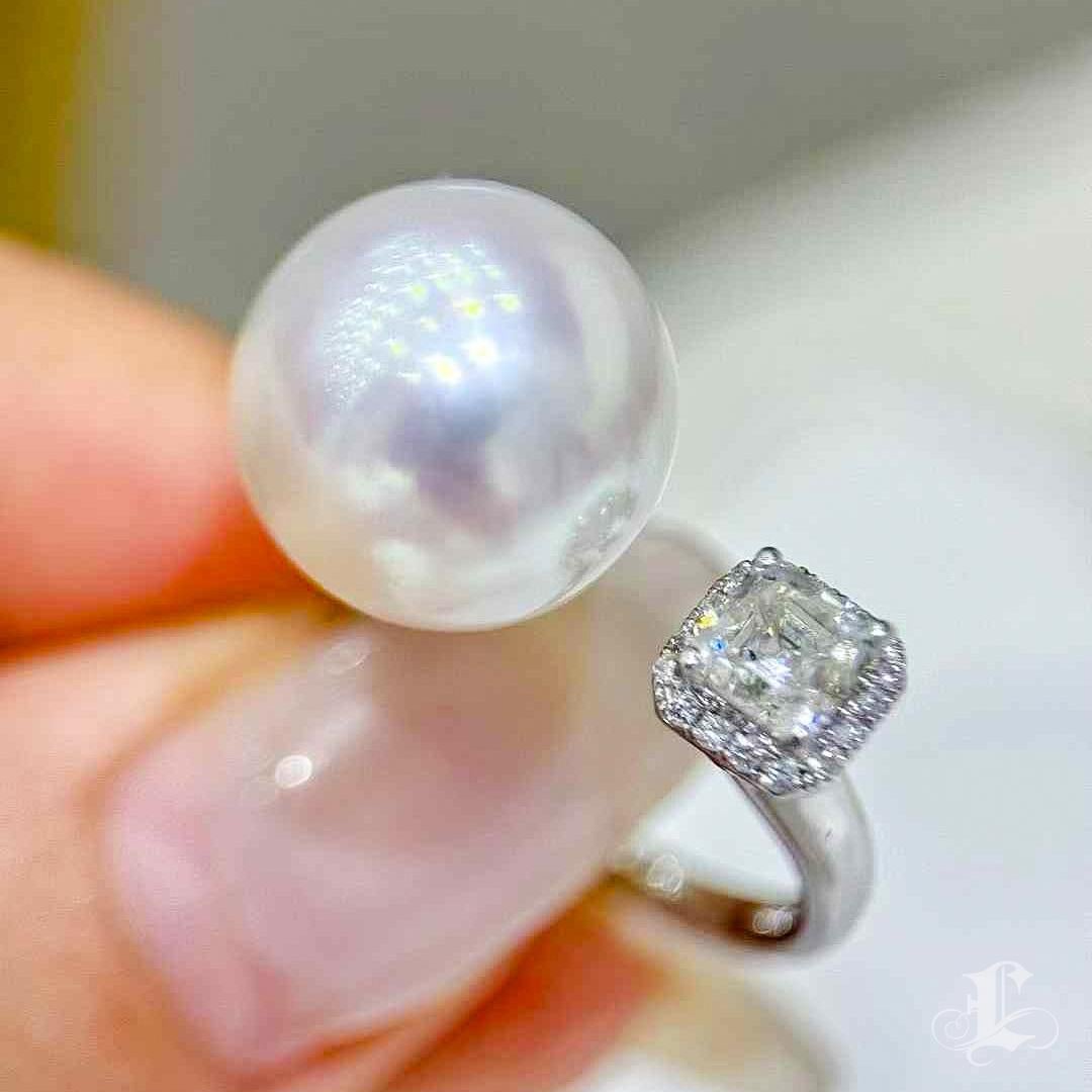 【Sculpted Geometry】Celestial Core South Sea Pearl & GIA Diamond Halo Ring For Sale 2