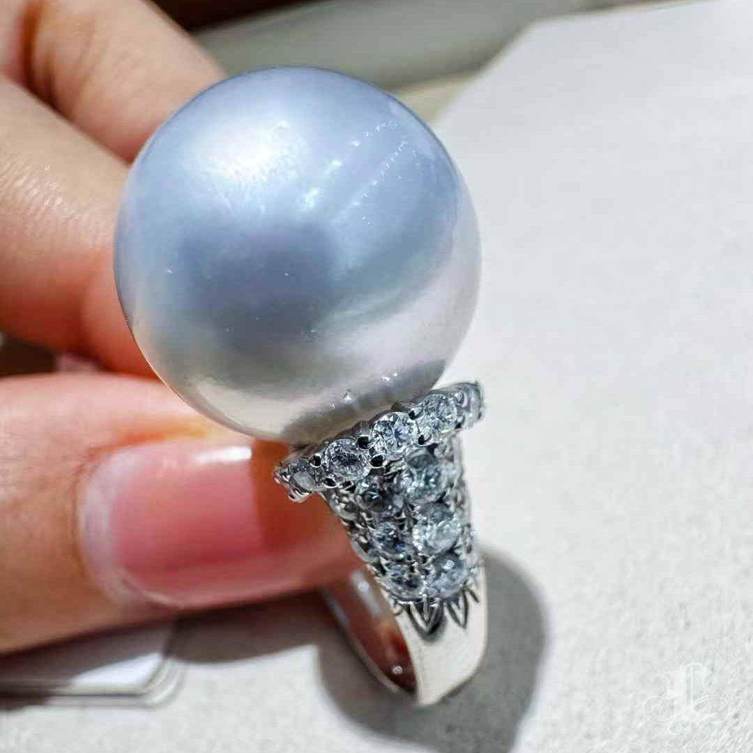 Women's 【Crown Radiance】Celestial Aurora South Sea Pearl & Diamond Ring For Sale