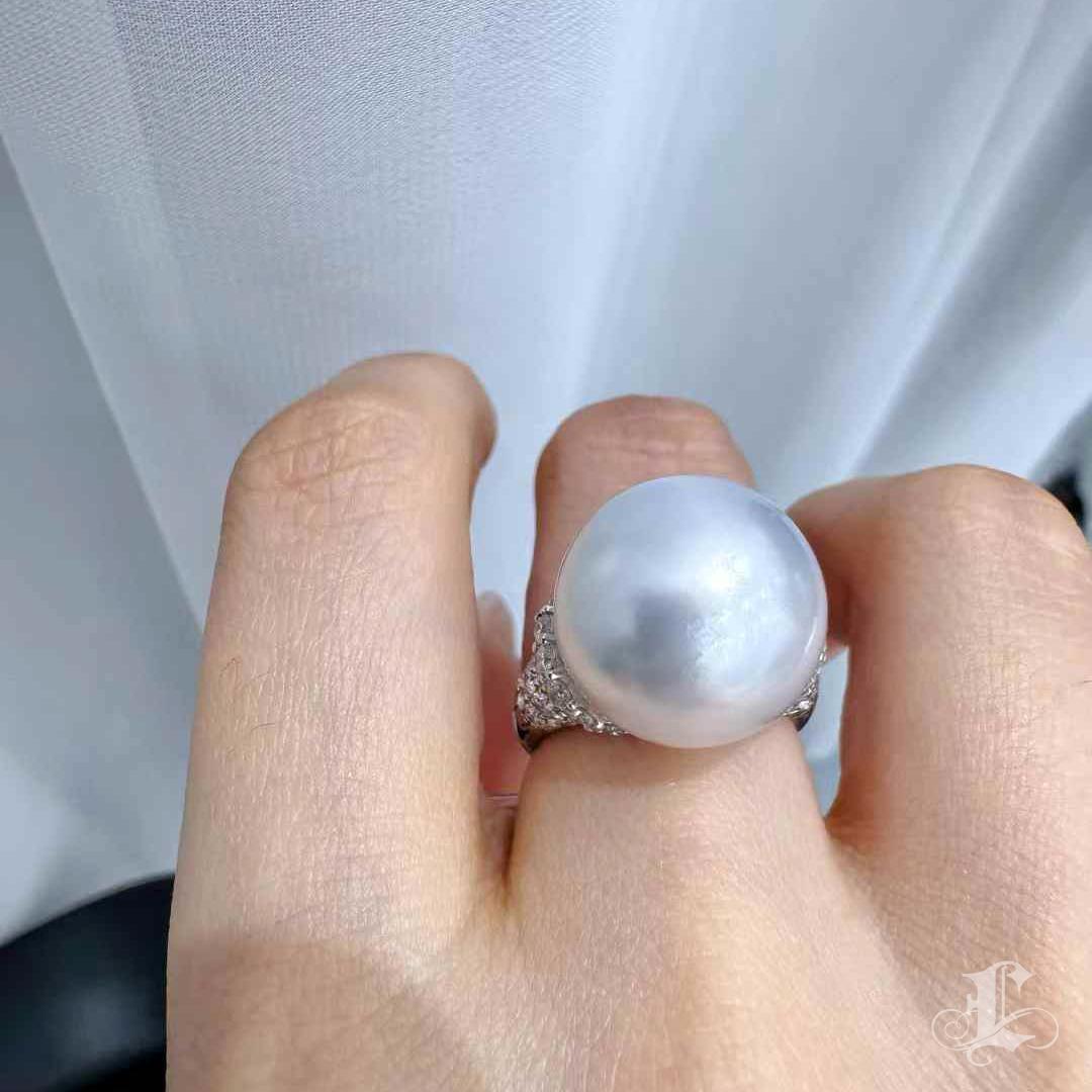 【Crown Radiance】Celestial Aurora South Sea Pearl & Diamond Ring For Sale 5