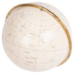 globe céleste de Kelvin & Hughes, dans son boîtier d'origine avec accessoires  
