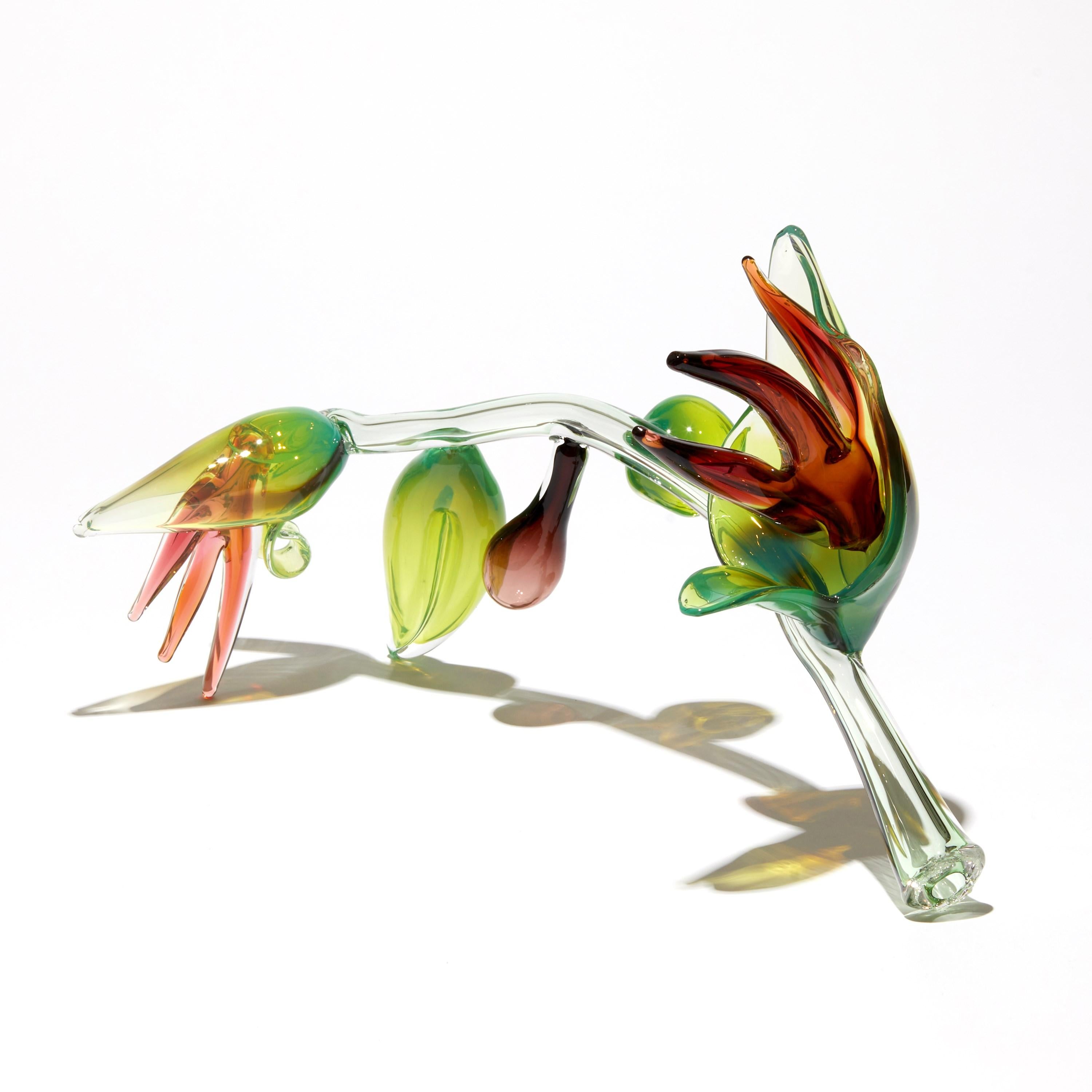 Celestial Hybrid, un'opera d'arte in vetro botanico verde e ambrato di Michèle Oberdieck in vendita 7