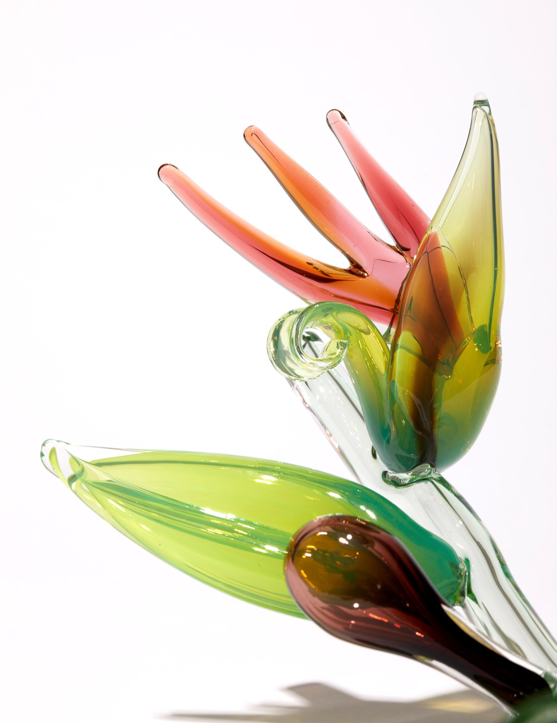 Celestial Hybrid, un'opera d'arte in vetro botanico verde e ambrato di Michèle Oberdieck in vendita 8