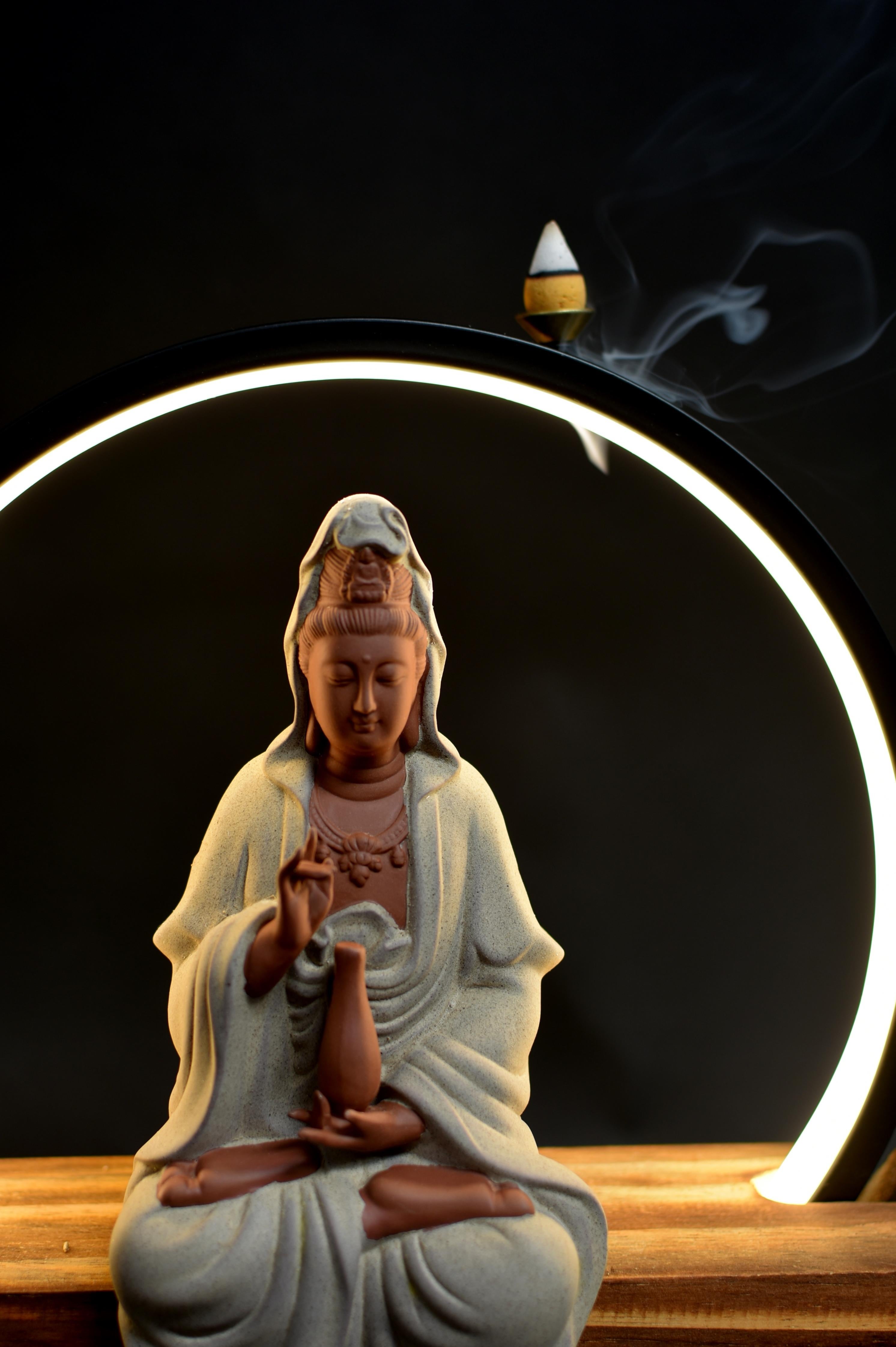 Celestial Kwan Yin Reverse Incense Burner Lamp In Excellent Condition For Sale In Somis, CA
