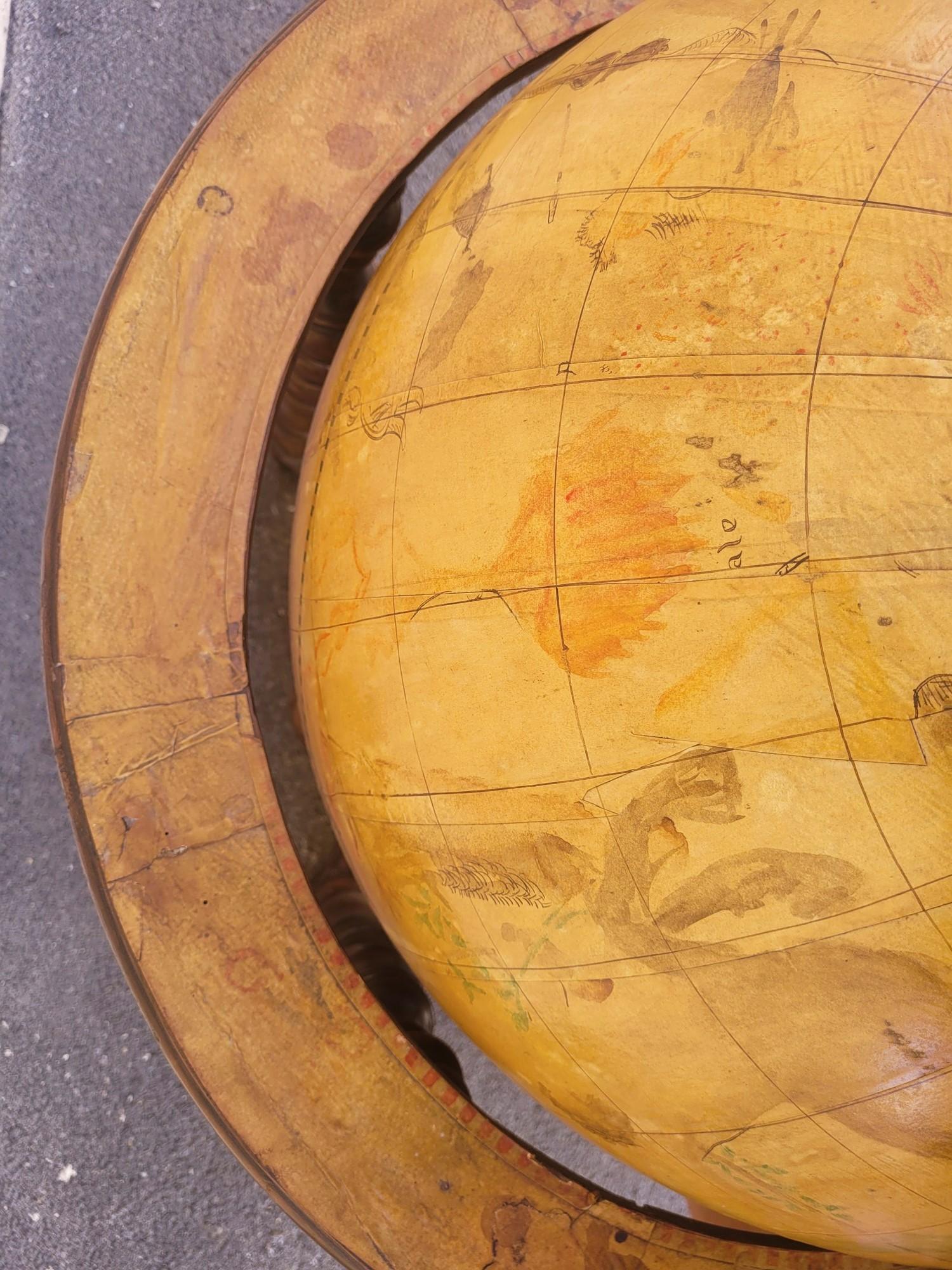 Globo celeste da biblioteca su supporto, fine XIX inizio XX secolo in vendita 3