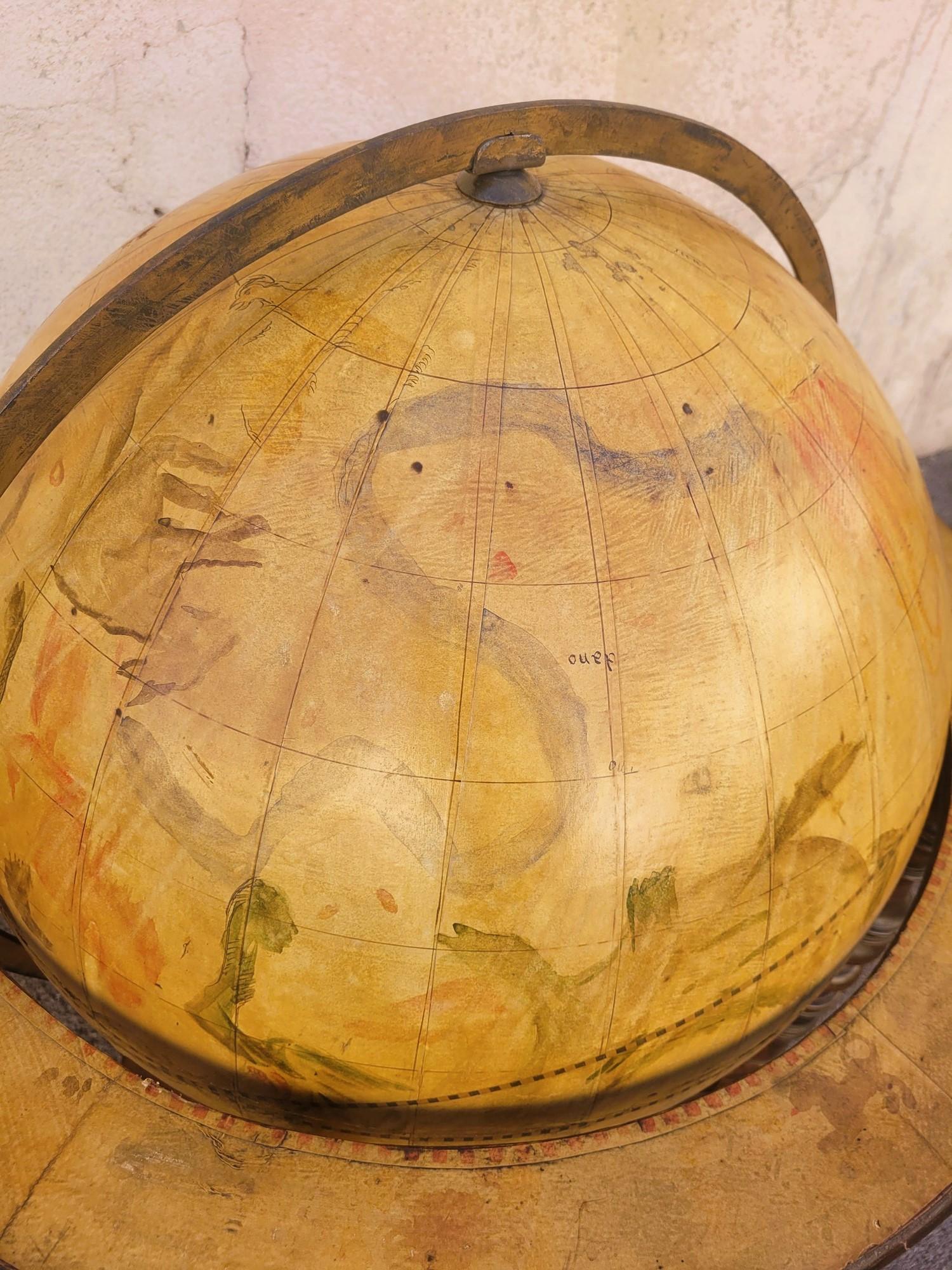 Globo celeste da biblioteca su supporto, fine XIX inizio XX secolo In condizioni buone in vendita a MARSEILLE, FR