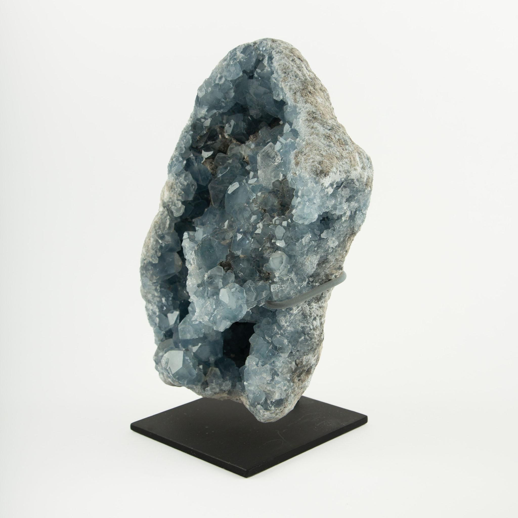 Malgascio Luce Celeste: Formazione di Celestite blu montata in vendita