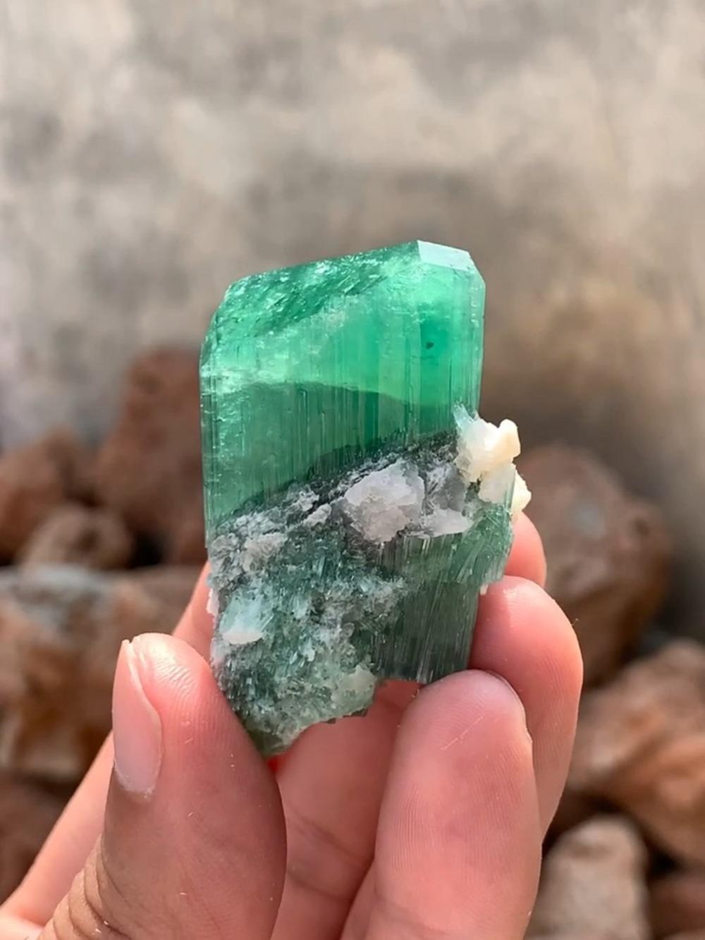 Dim: H: 5 x W: 3.5 x D: 3 cm 
Wt: 59 g 

Treatment: None 

Specimen Type: New Find Gem Emerald Green Tourmaline from Skardu, Pakistan 

Color: Green




Presenting this gorgeous new find of vivid emerald green color Tourmaline with gorgeous highly
