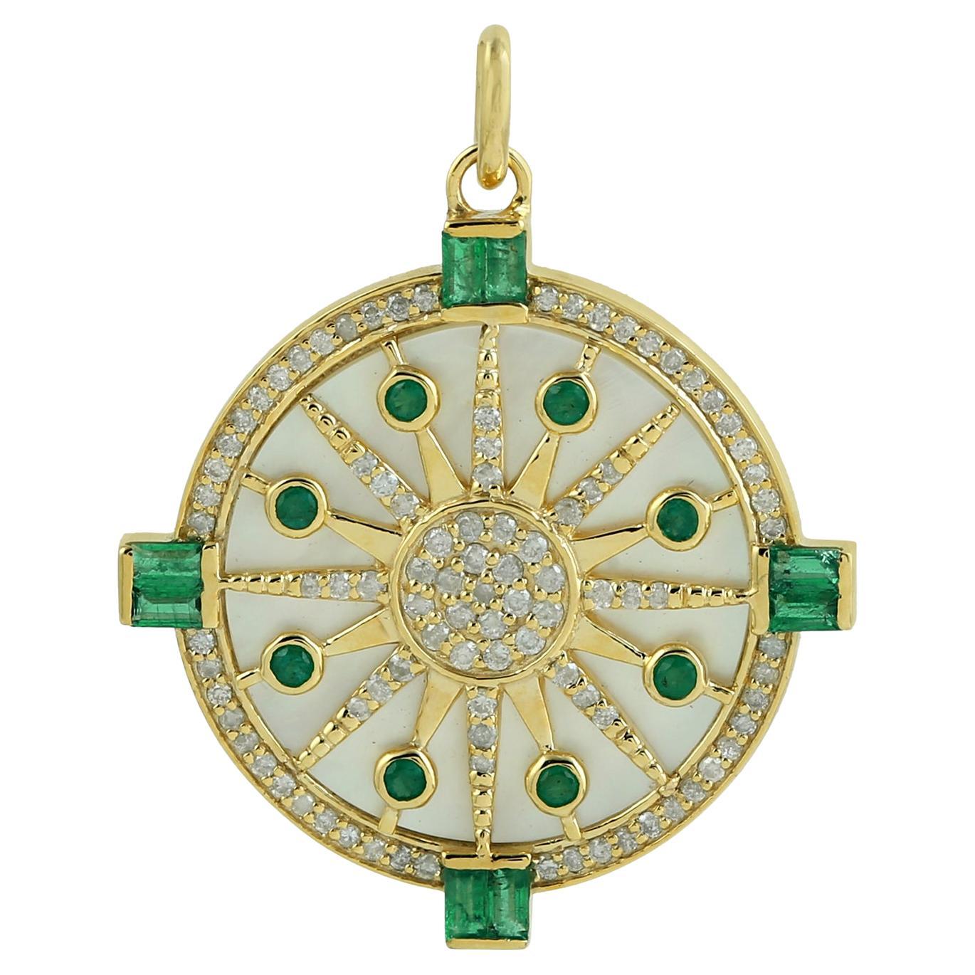 Pendentif étoile céleste avec émeraude et diamants en or jaune 14 carats en vente