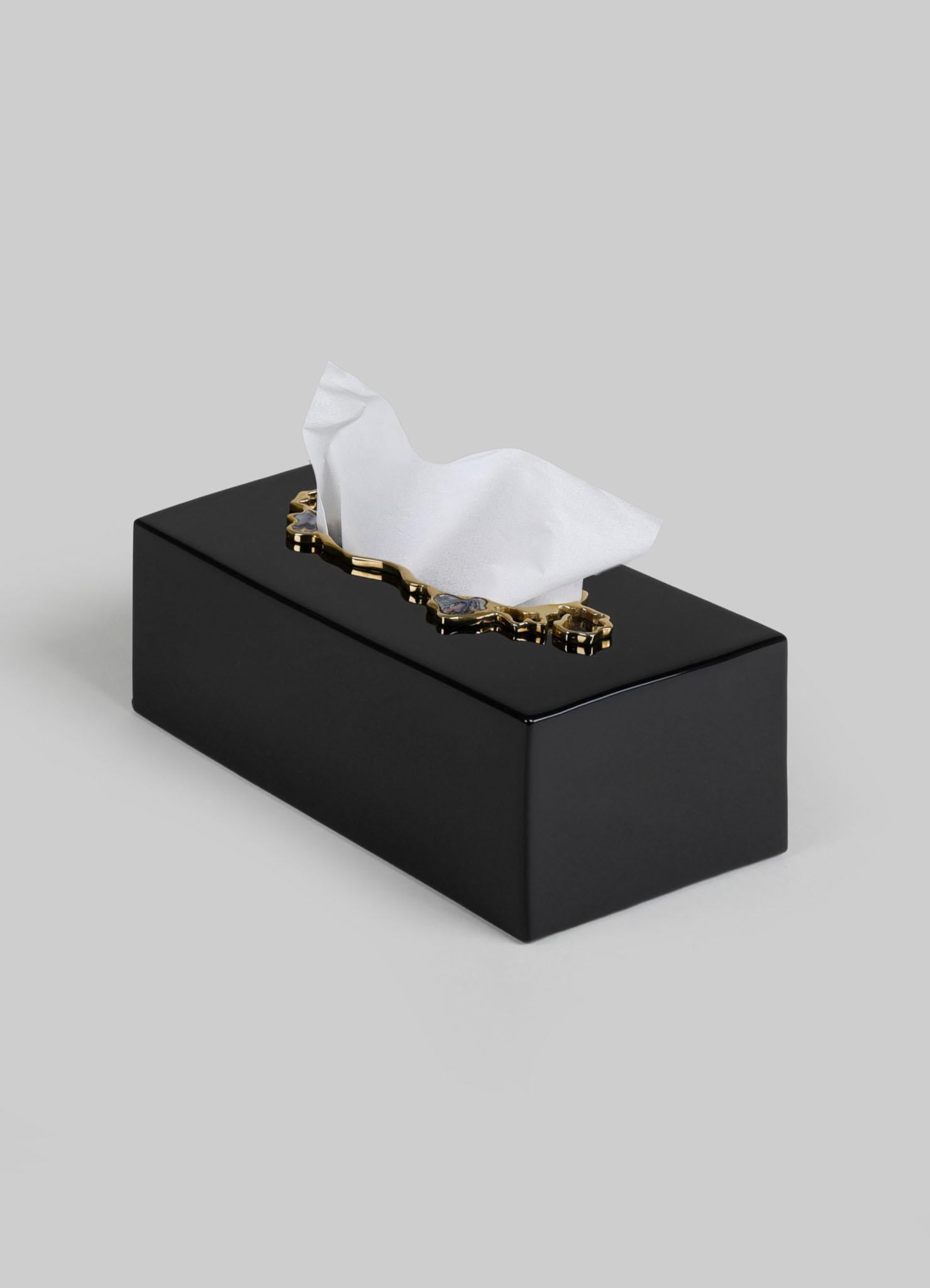 Celestial Tissue Box schwarz groß in Lack Holz & Messing, Viya von Vikram Goyal (Gegossen) im Angebot
