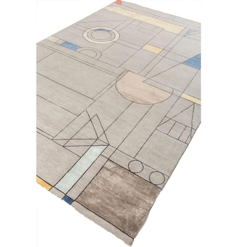 Betreten Sie das Reich der zeitlosen Eleganz mit diesem handgeknüpften Teppich aus unserer Aakar By Kavi Collection'S. Der Teppich besticht durch ein faszinierendes Muster, das Tradition und modernes Design nahtlos miteinander verbindet. Das