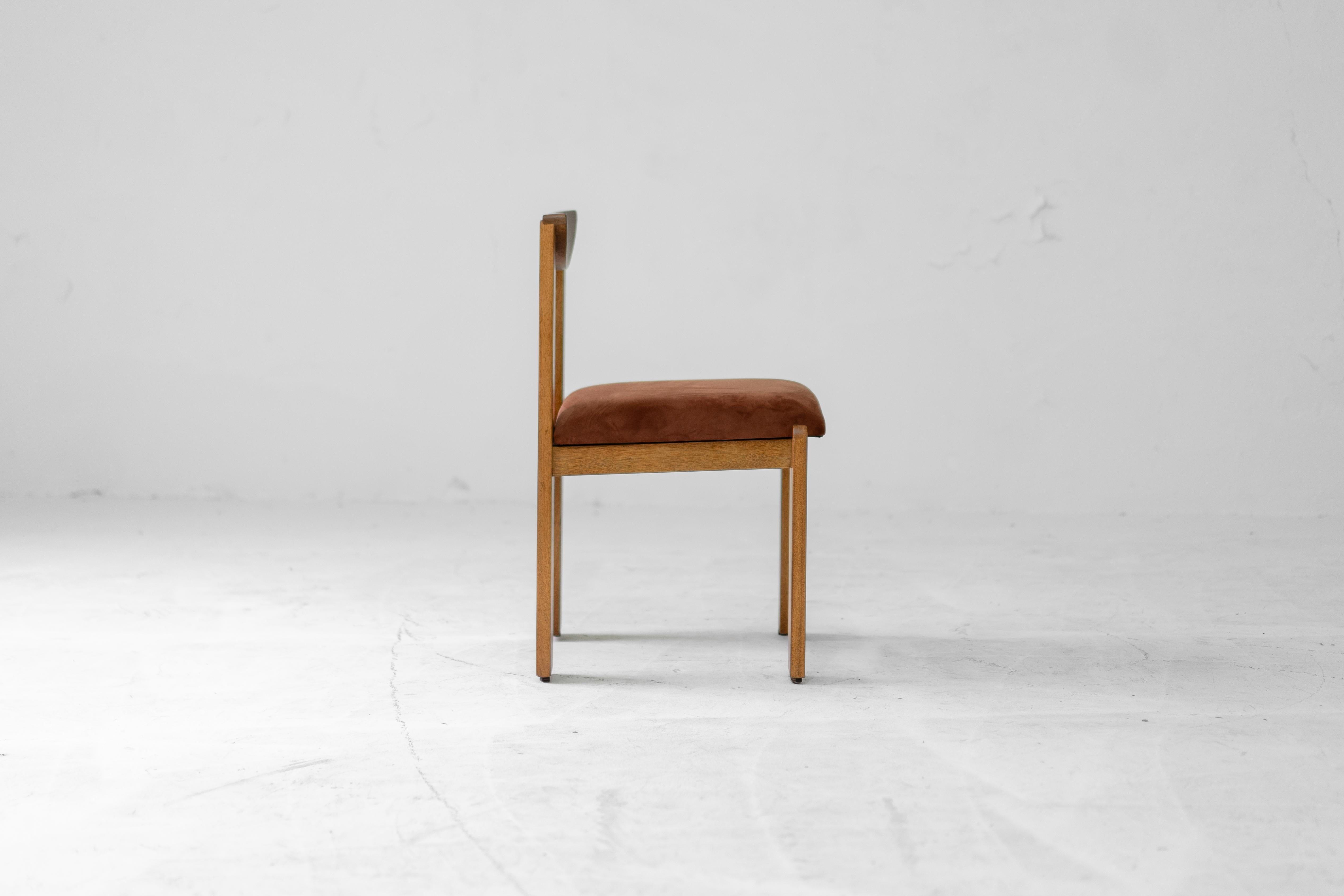 Celestine Stuhl, Holzstuhl mit Samtsitz (2 Stühle) im Angebot 1