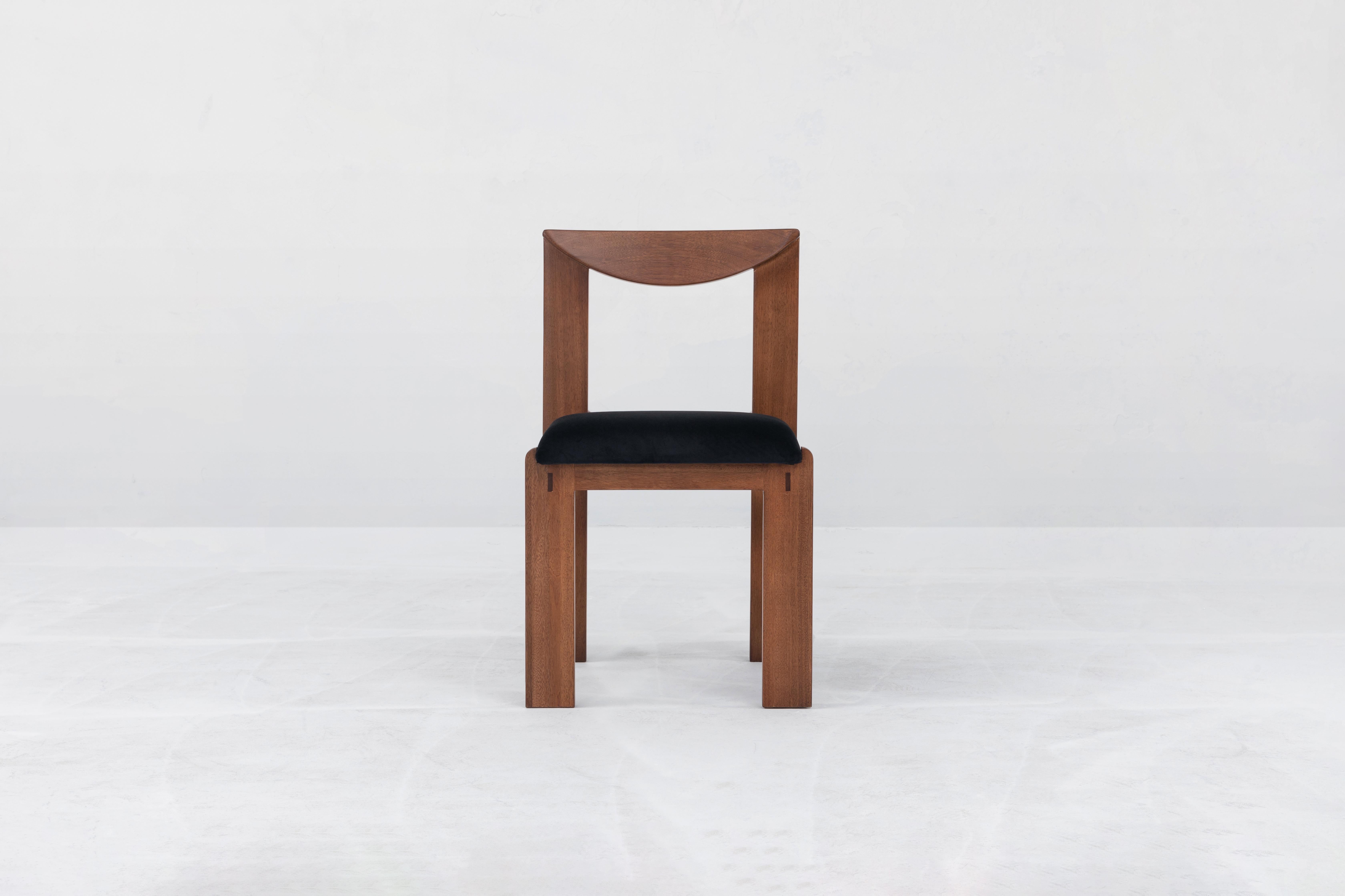 Celestine Stuhl, Holzstuhl mit Samtsitz (2 Stühle) im Angebot 4