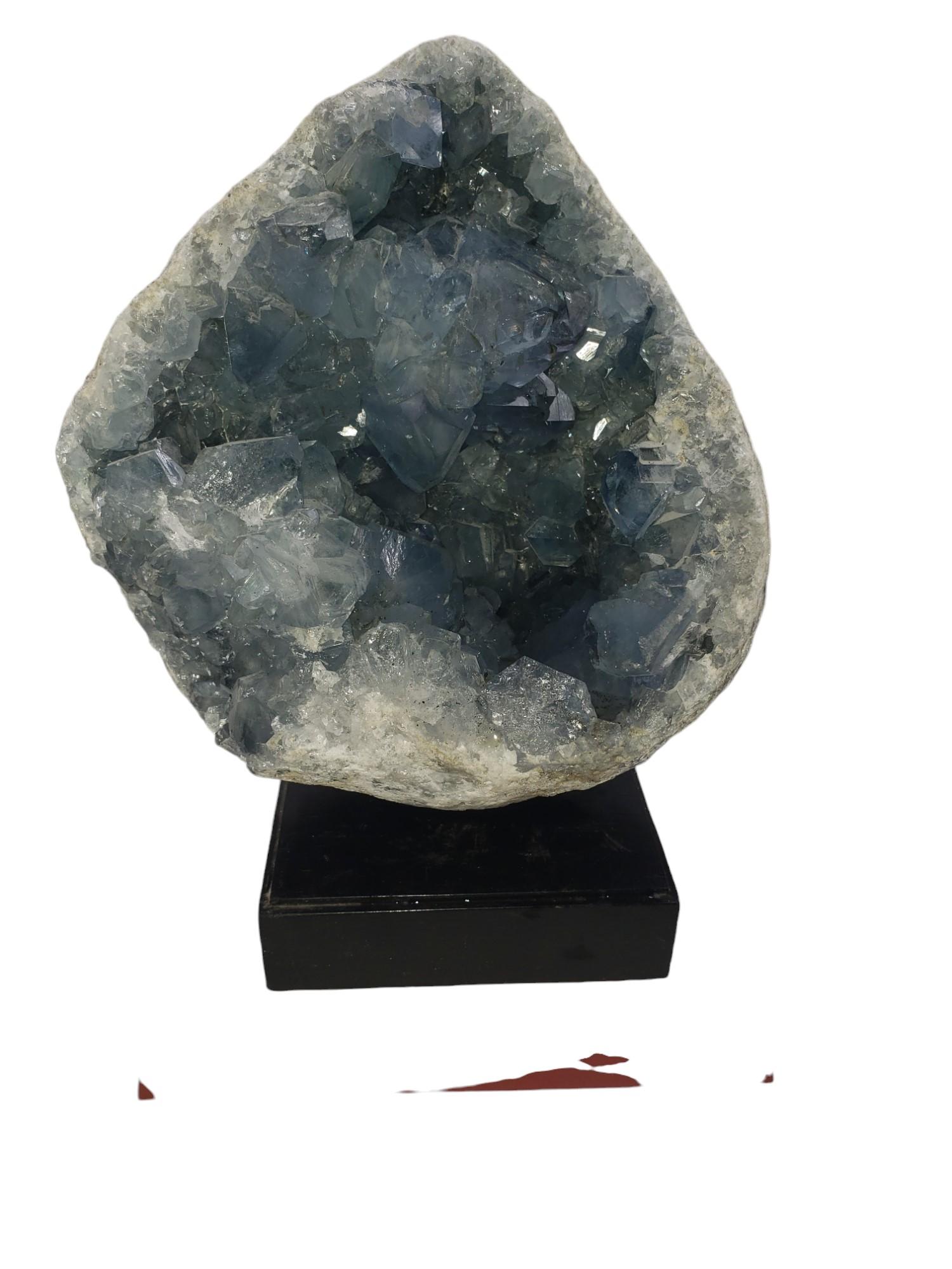 Malgascio Geode di Celestino con cristalli geminati in vendita