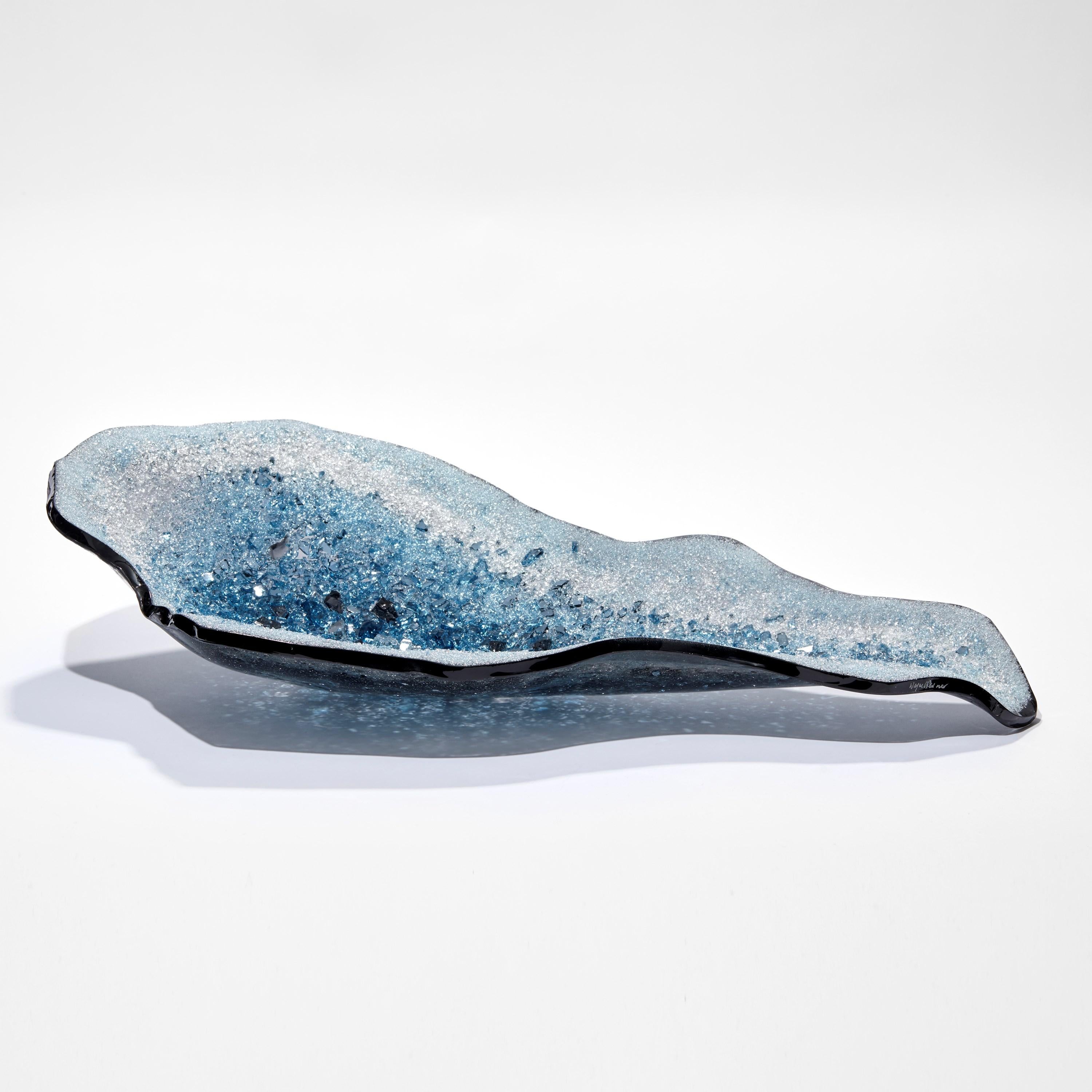Celestine VIII, eine Glasskulptur mit blauem und türkisfarbenem Geode-Thema von Wayne Charmer (Organische Moderne)
