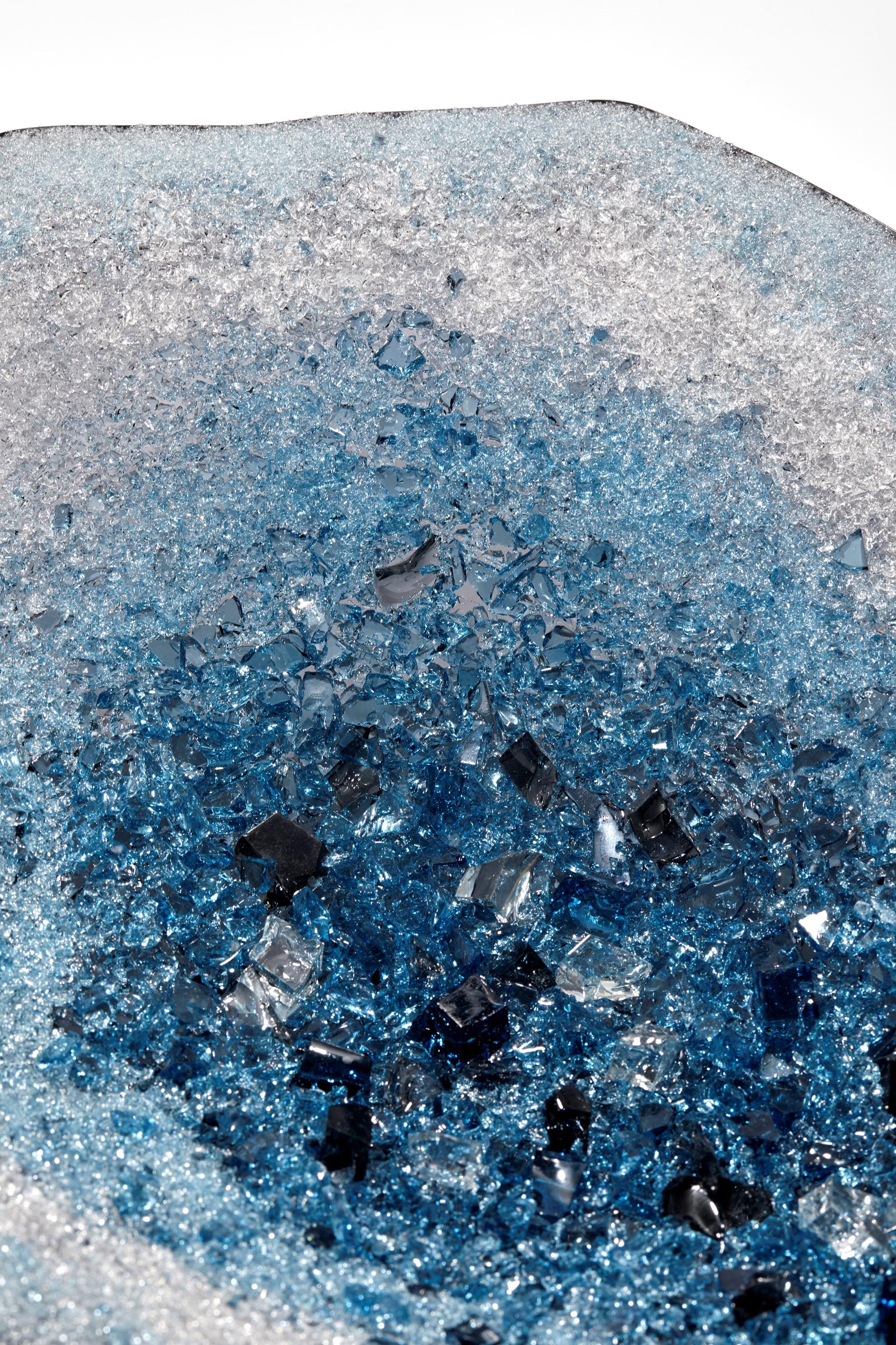 Celestine VIII, eine Glasskulptur mit blauem und türkisfarbenem Geode-Thema von Wayne Charmer (Handgefertigt)