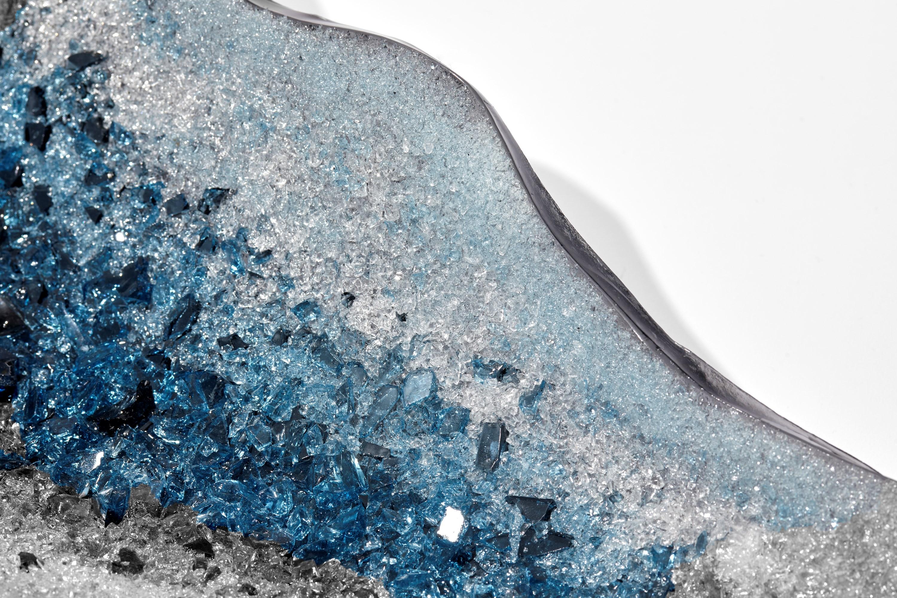 Celestine VIII, eine Glasskulptur mit blauem und türkisfarbenem Geode-Thema von Wayne Charmer im Zustand „Neu“ in London, GB