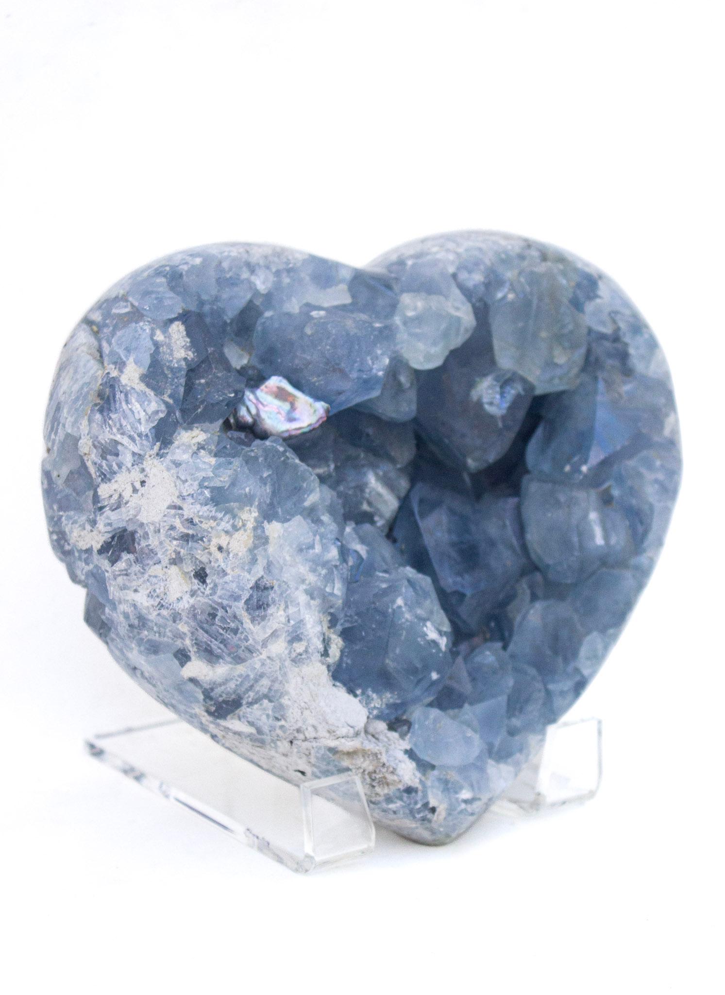 Preistorico Geode a forma di cuore in celestite con perla barocca formata in modo naturale in vendita