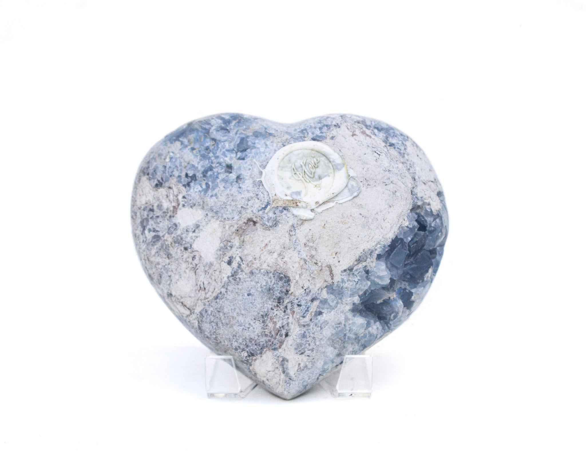 Geode a forma di cuore in celestite con perla barocca formata in modo naturale In condizioni ottime in vendita a Dublin, Dalkey