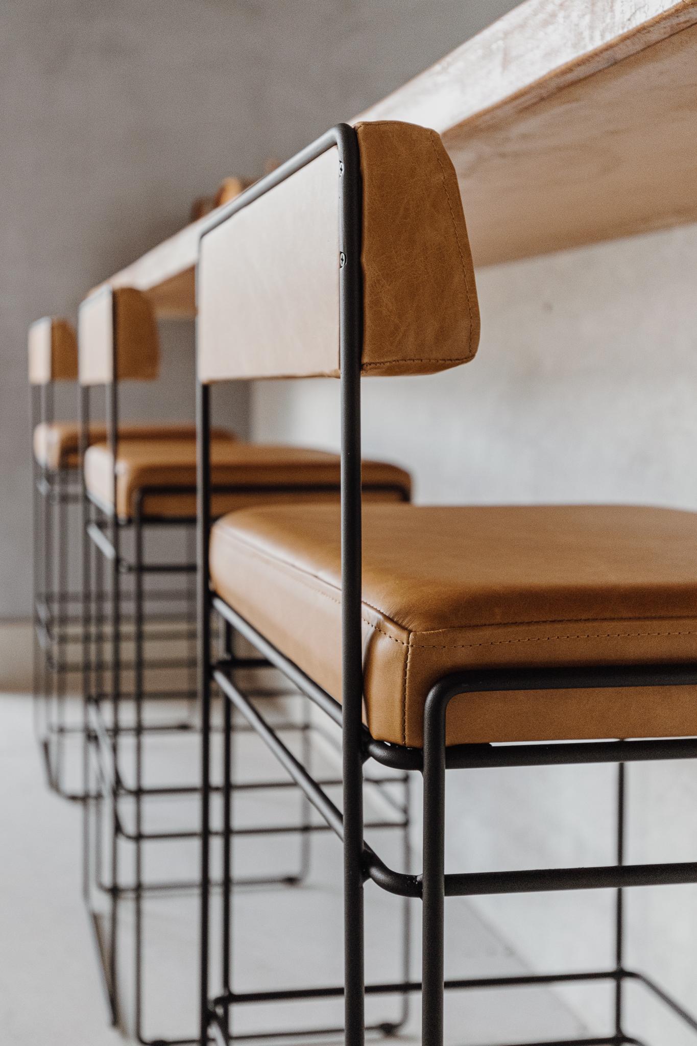 Minimaliste Tabouret de bar minimaliste «lia », style contemporain brésilien, par Danilo Vale en vente