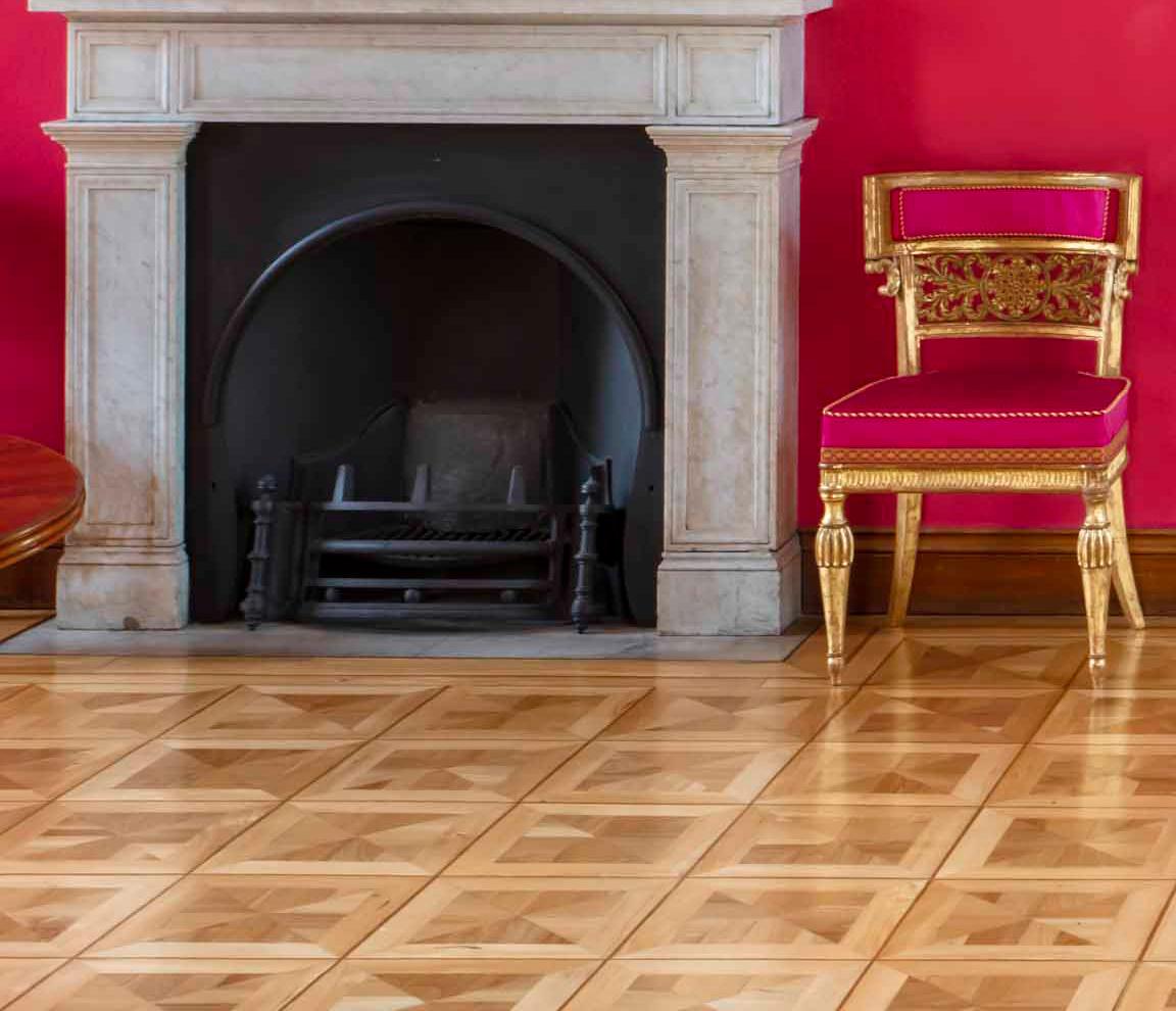Grün Ist Die Hoffnung. Aus der Schinkel Enfilades - Interiors-Serie (Rot), Color Photograph, von Celia Rogge