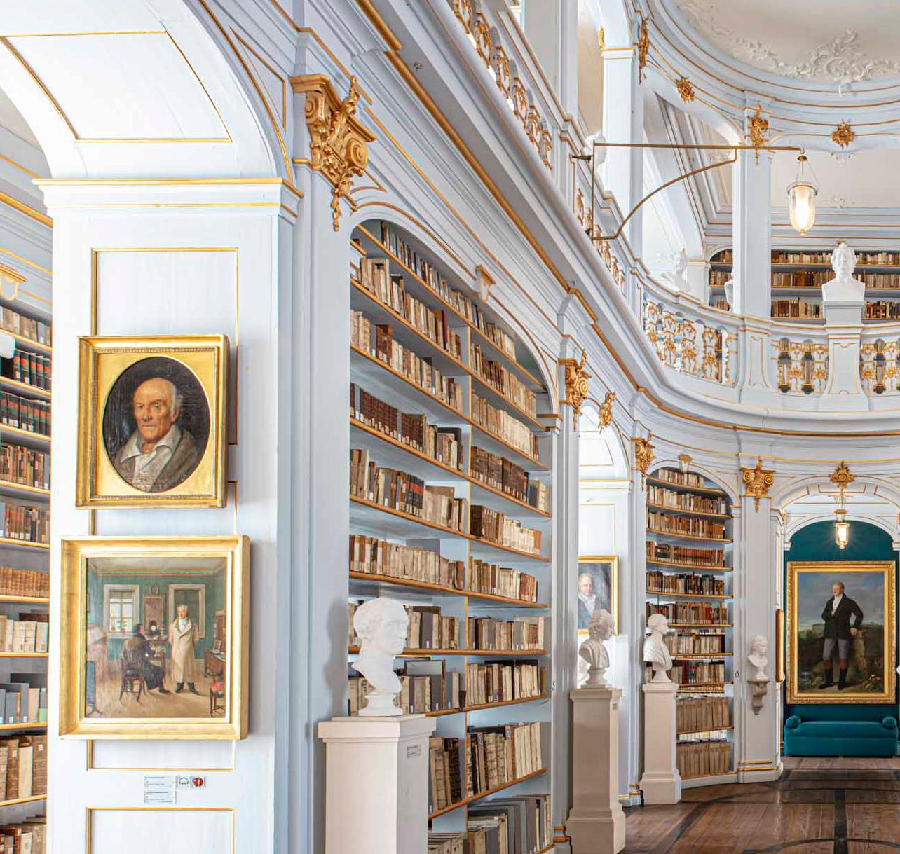 El Santuario de Anna Amalia. De la serie Grandes Interiores - Photograph Contemporáneo de Celia Rogge