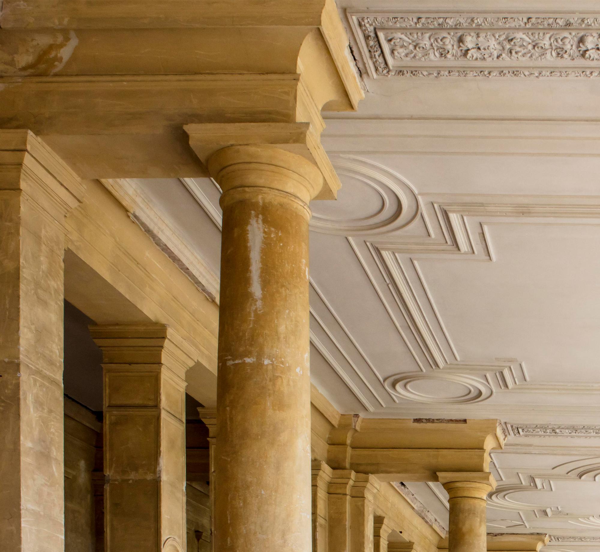 L'Orangerie Abandonnée. De la série Grand Interiors - Photograph de Celia Rogge