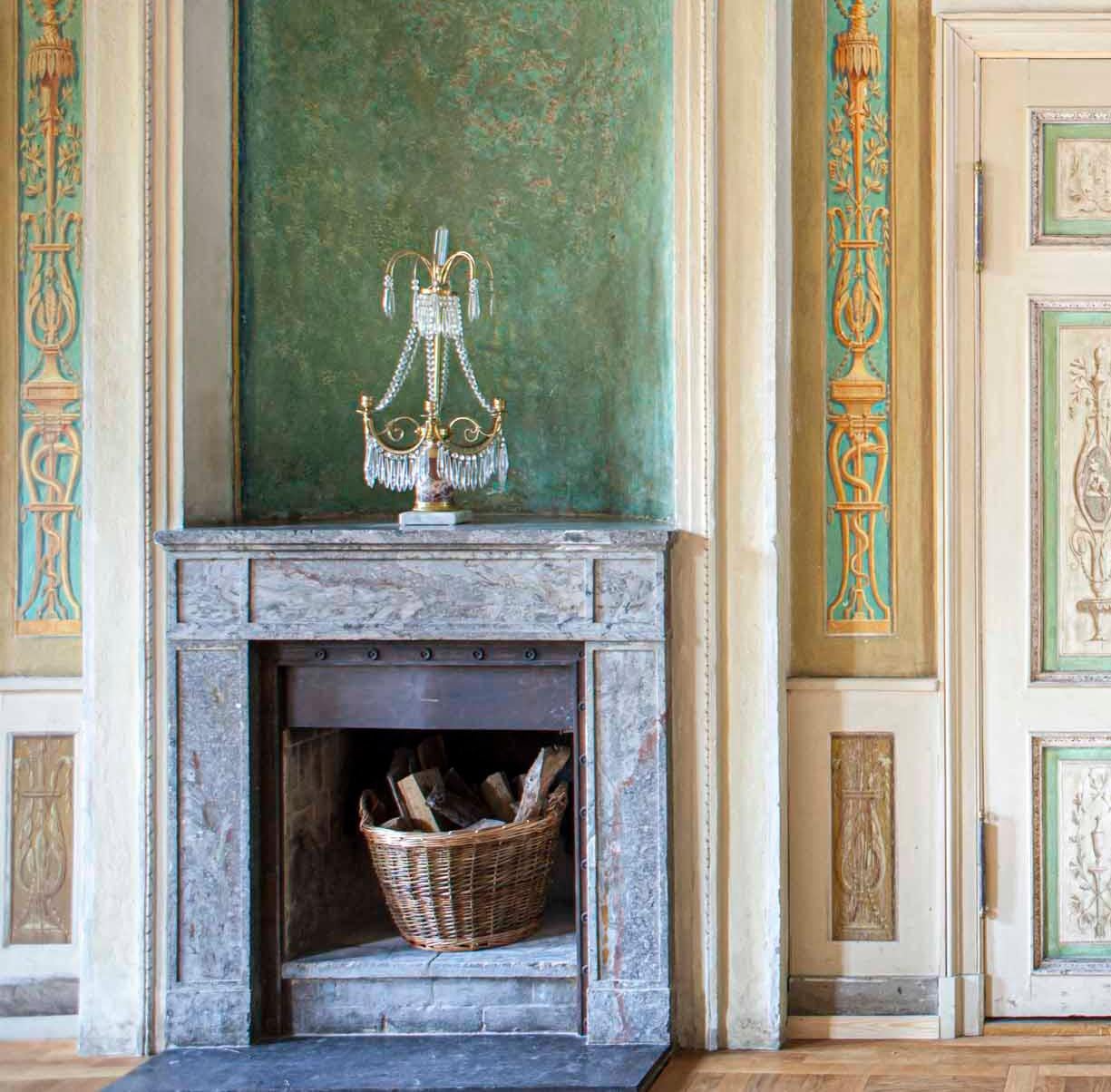 Palais Lichtenau Festsaal. De la serie Grandes Interiores - Still-Life Photograph Marrón de Celia Rogge