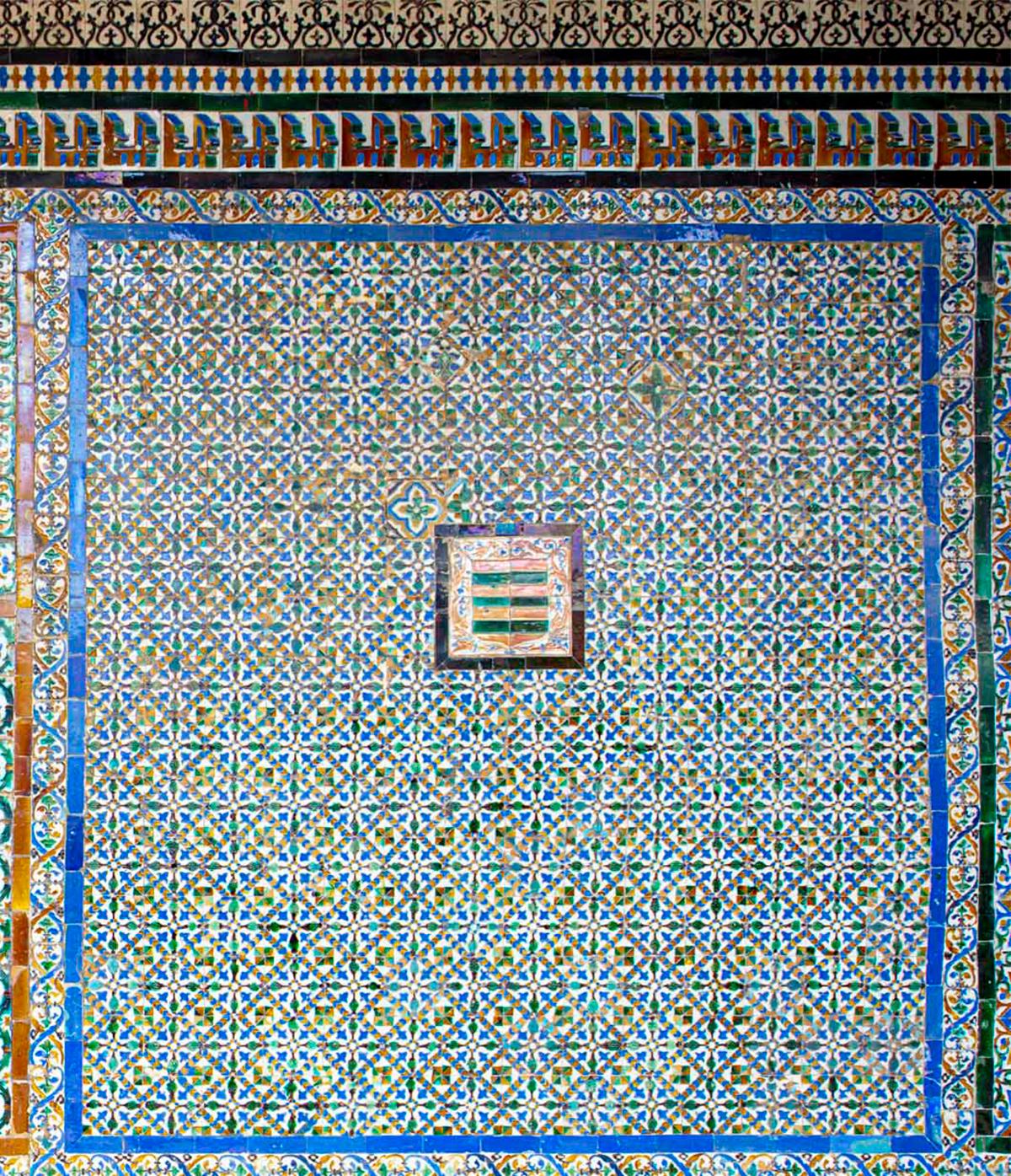 Sueños Simétricos. Aus der Iberia-Serie (Grau), Color Photograph, von Celia Rogge