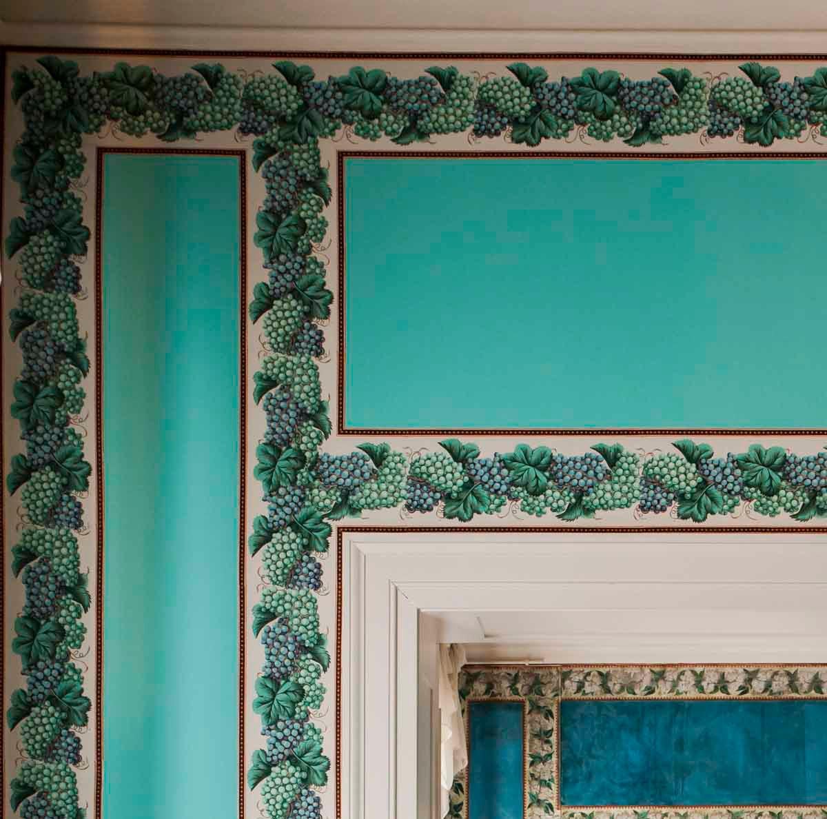 Sommer in Paretz. Gerahmt. Aus der Schinkel Enfilades - Interiors-Serie (Zeitgenössisch), Photograph, von Celia Rogge