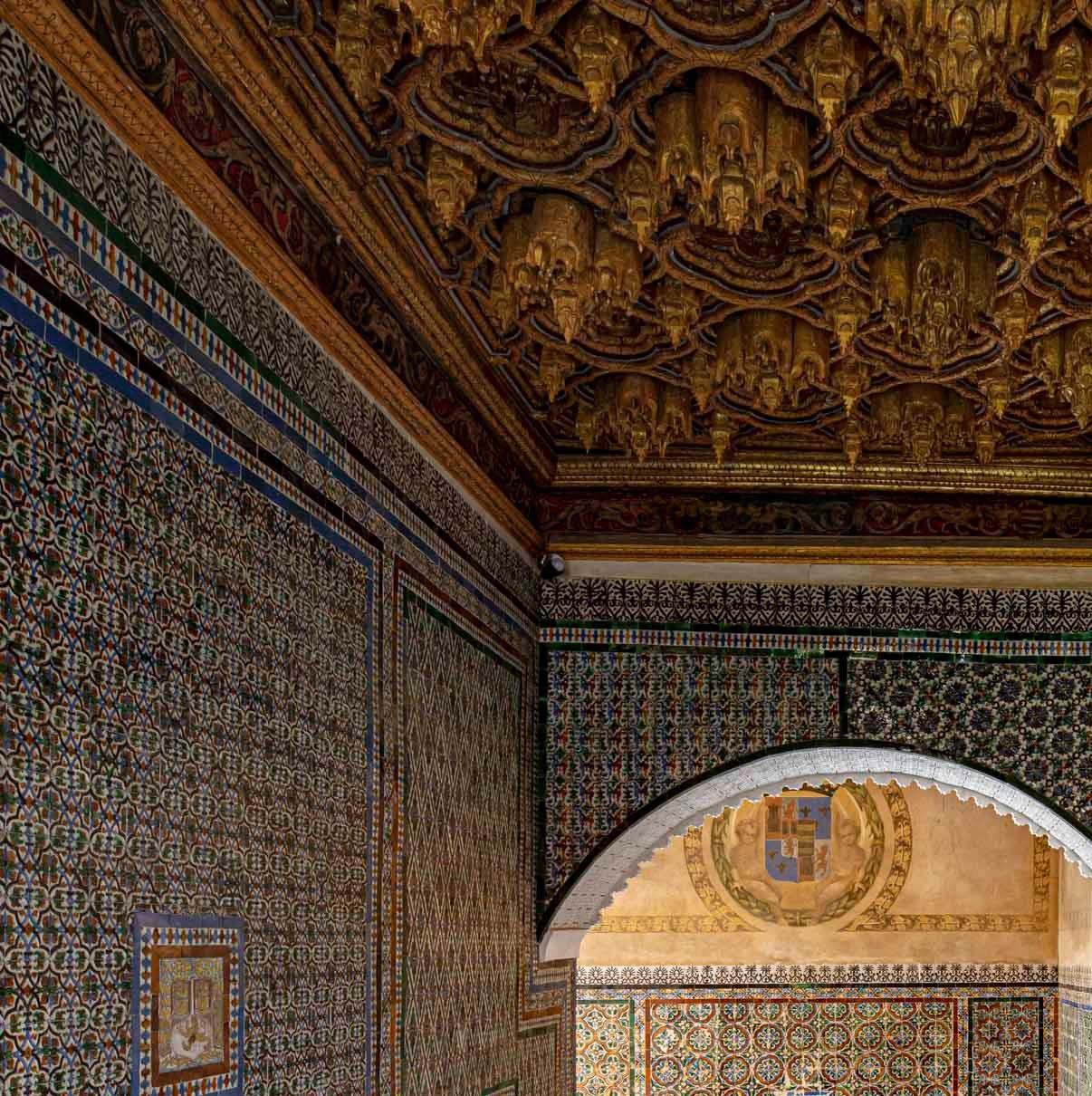Tesoros Del Sevilla. Aus der Iberia-Serie – Photograph von Celia Rogge