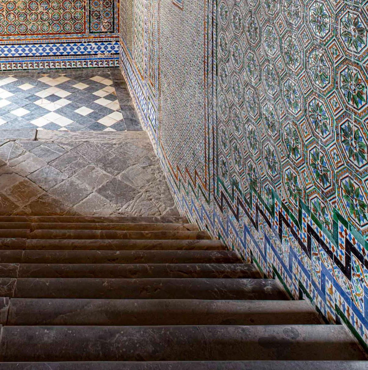 Tesoros Del Sevilla. Aus der Iberia-Serie (Schwarz), Still-Life Photograph, von Celia Rogge