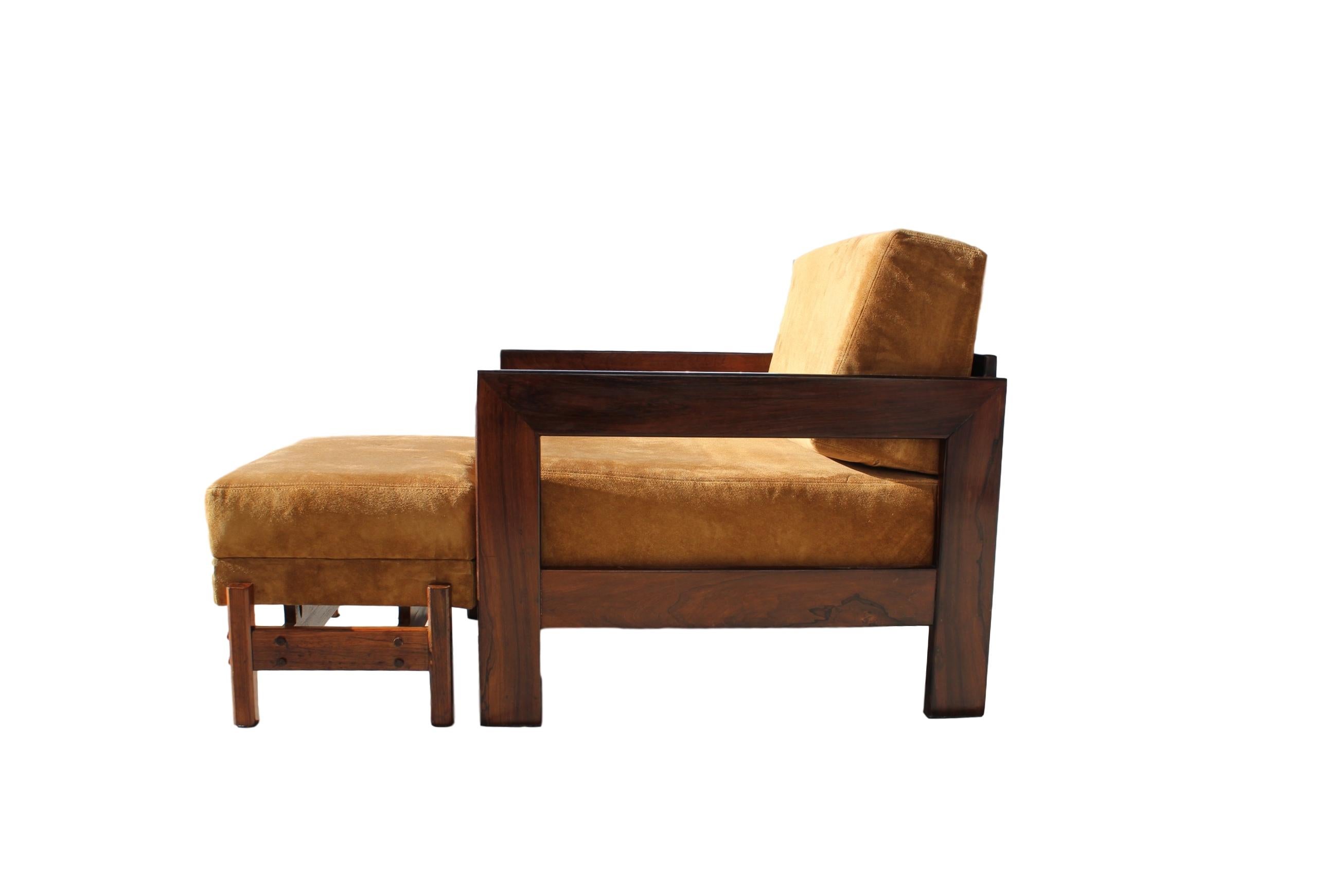 This Celina armchair shows a charming wooden structure that exposes unique wood veins, and all in solid Brazilian Jacaranda(Rosewood). Recently reupholstered in leather, it is such an excellent piece for your reading and rest.

P.S. Colors may