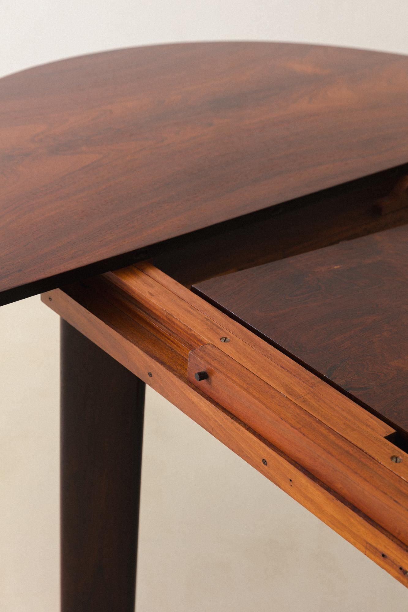 Celina Decorações, Brazilian Midcentury Dining Table in Rosewood, 1960s In Good Condition For Sale In New York, NY