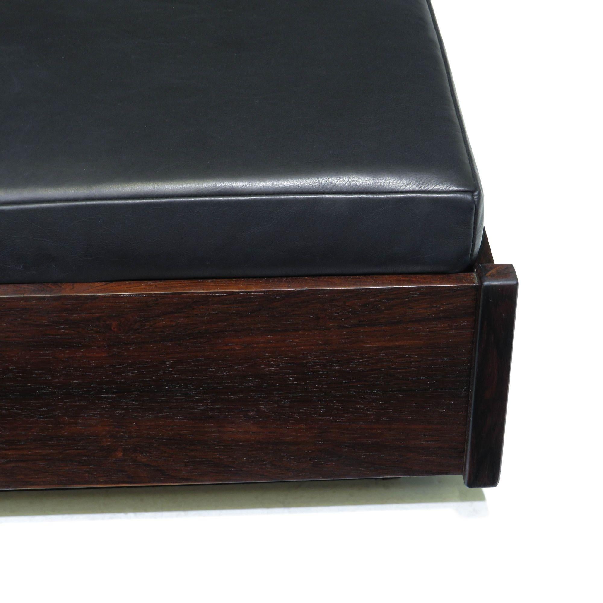 Oiled Celina Decoracoes Rosewood Leather Bench with Storage For Sale