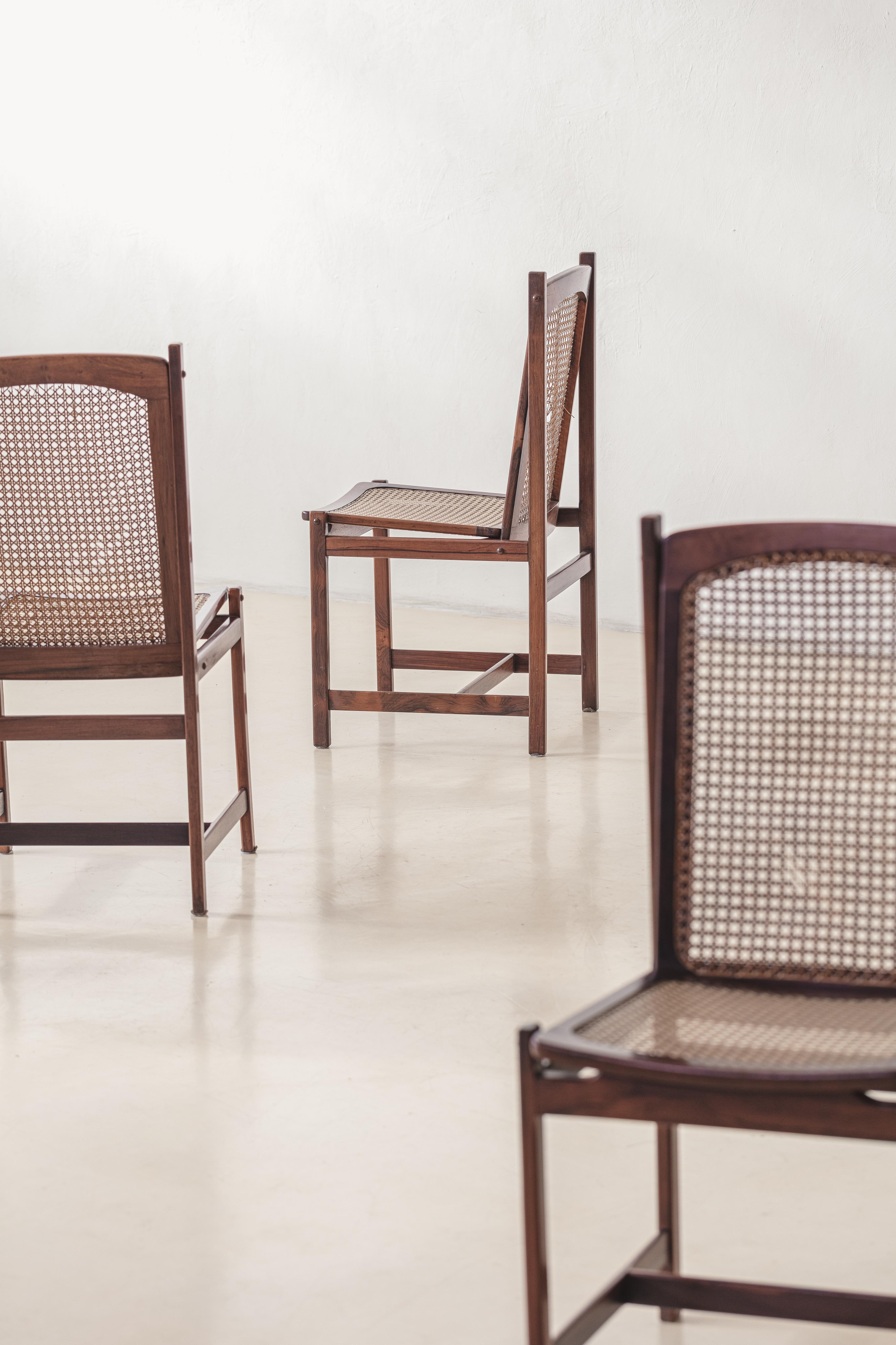 Brésilien Celina Decorações set of six Dining Chairs, Rosewood and Cane, Mid-Century 1960s en vente