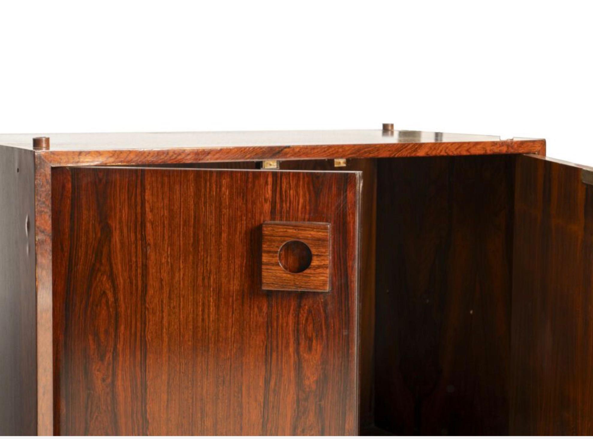 Celina Zilberberg
Modular sideboard, c. 1960
Solid wood and wood veneer
62 x 238 x 44 cm
24 41/100 x 93 7/10 x 17 8/25 in

Created by the Celina Moveis workshop, this enfilade owes its originality to its design in three modules. Made of solid