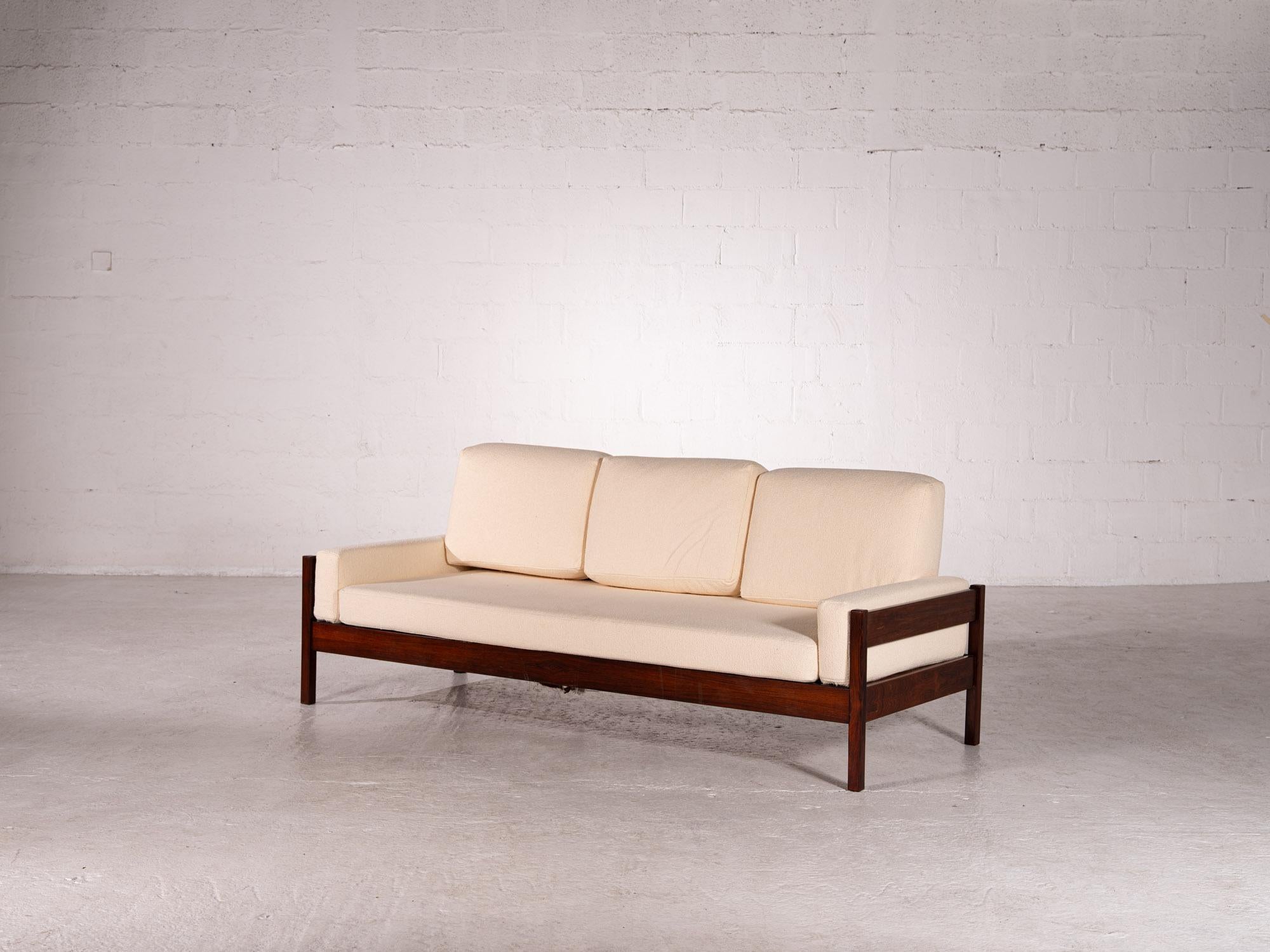 Celina Zilberberg
Three-seater sofa, c. 1960
Solid wood and fabric
76 x 212.5 x 86 cm
29 23/25 x 83 33/50 x 33 43/50 in

Created during the great decade of Brazilian Design, the 1960s, this three-seater sofa from the Celina Zilberberg workshop