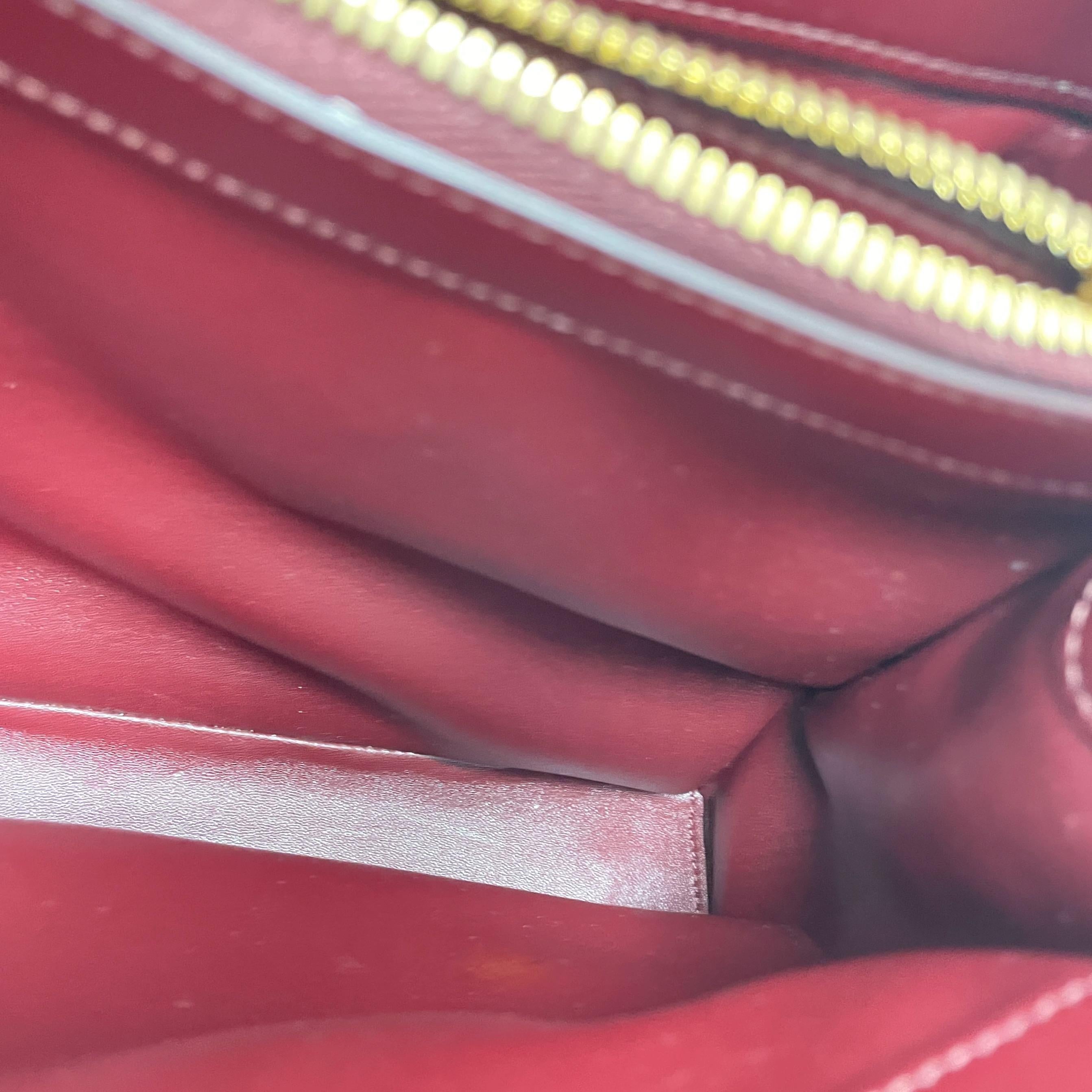 Celine 16 Borsa media in pelle di vitello liscia borgogna con tracolla in vendita 5