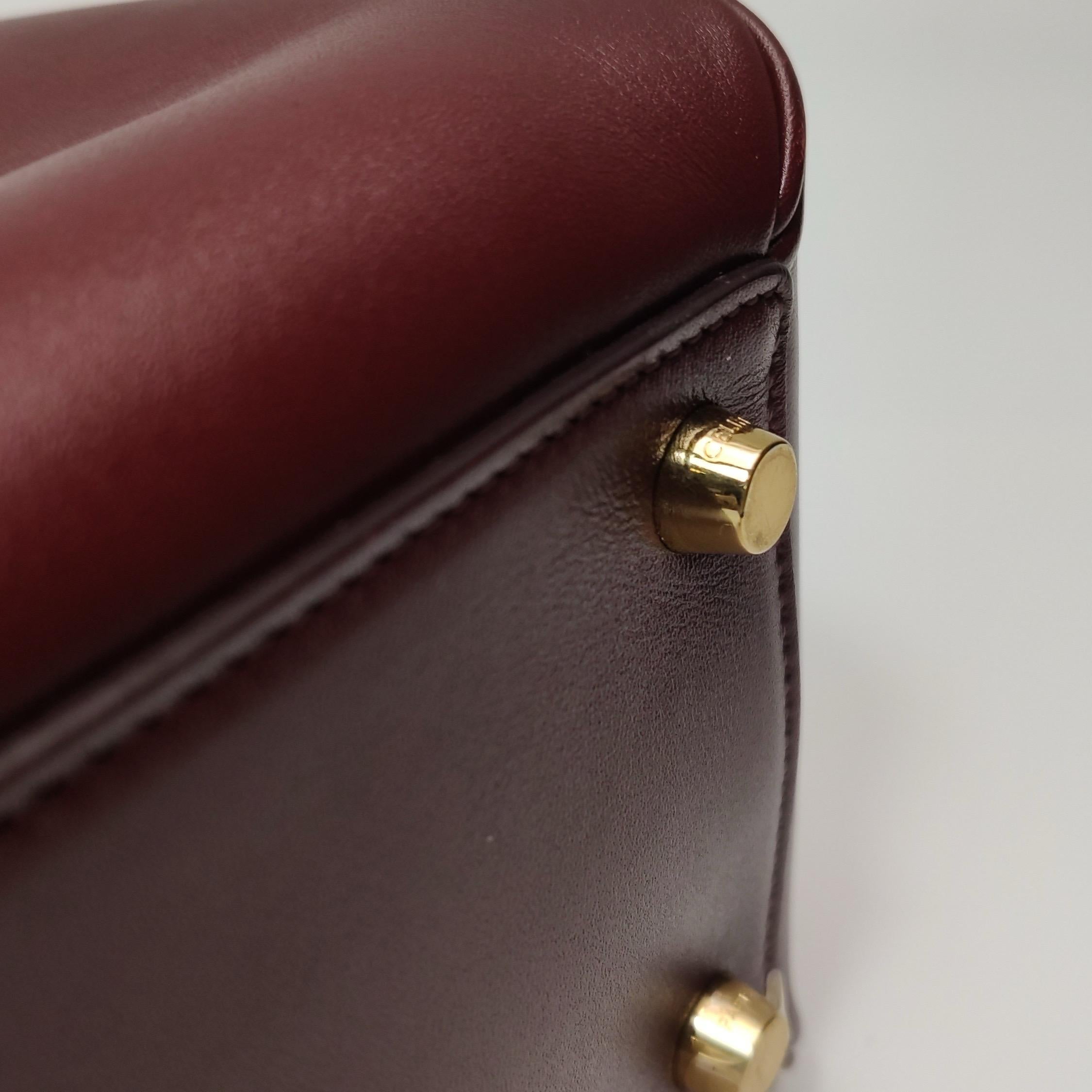 Celine 16 Borsa media in pelle di vitello liscia borgogna con tracolla in vendita 8