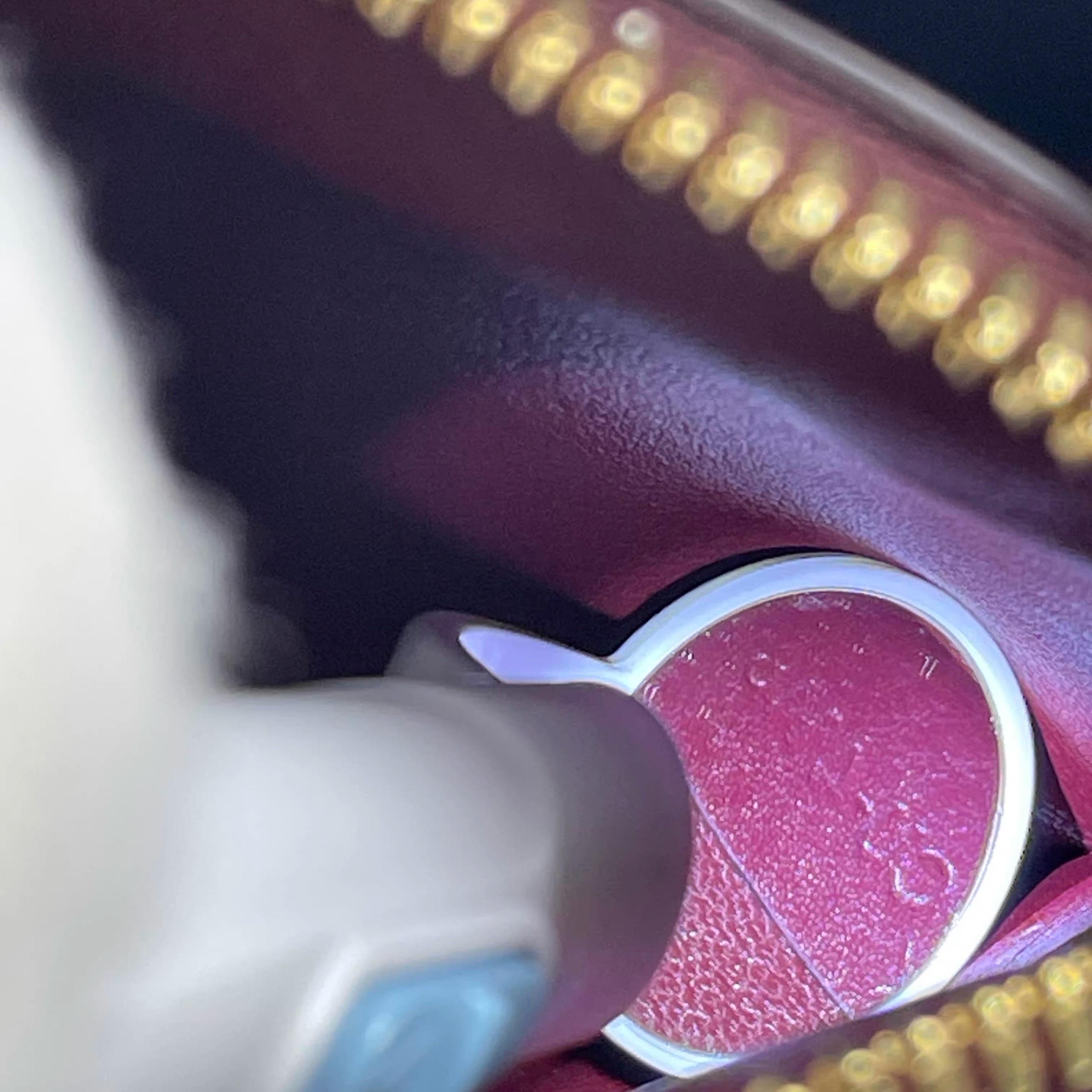 Celine 16 Borsa media in pelle di vitello liscia borgogna con tracolla in vendita 11