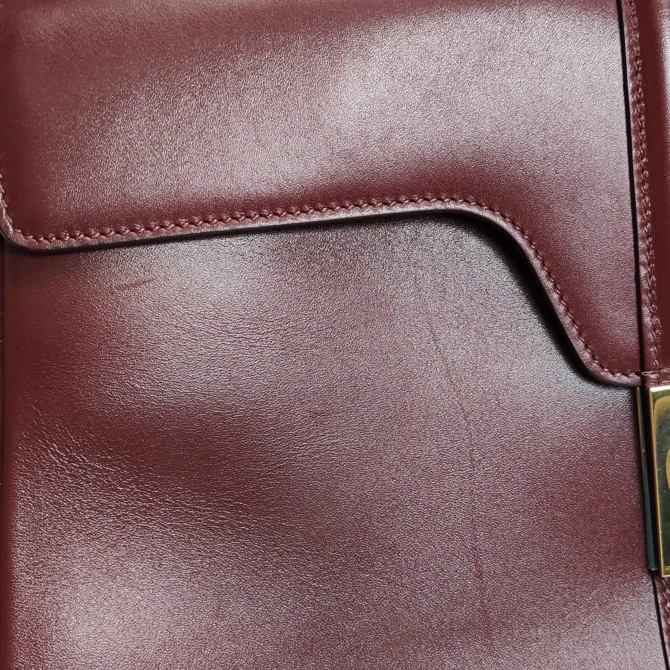 Celine 16 Borsa media in pelle di vitello liscia borgogna con tracolla in vendita 15