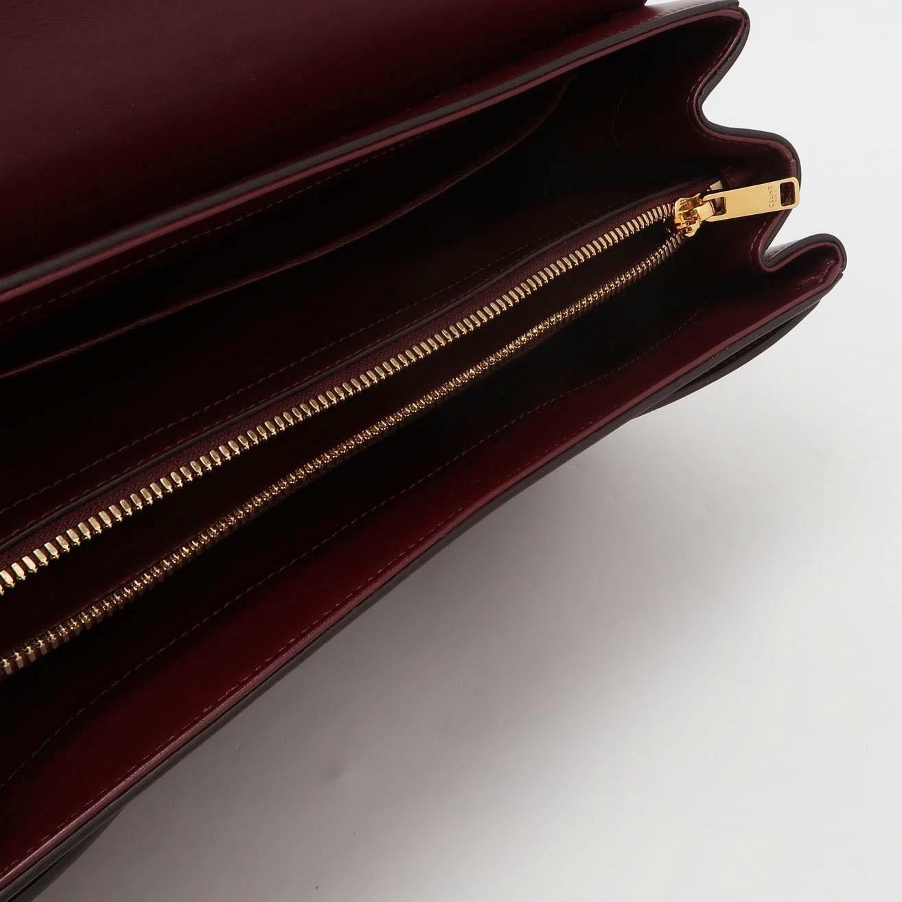 Donna Celine 16 Borsa media in pelle di vitello liscia borgogna con tracolla in vendita