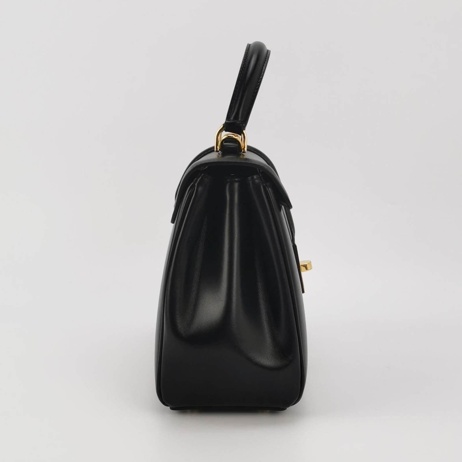Celine 16 Bag Small Black Smooth Calfskin Leather
These are professional photos of the actual bag.
  This Celine 16 Bag is elegantly designed, showcasing a unique blend of classic and modern elements. It boasts a front clasp, top handle, and long