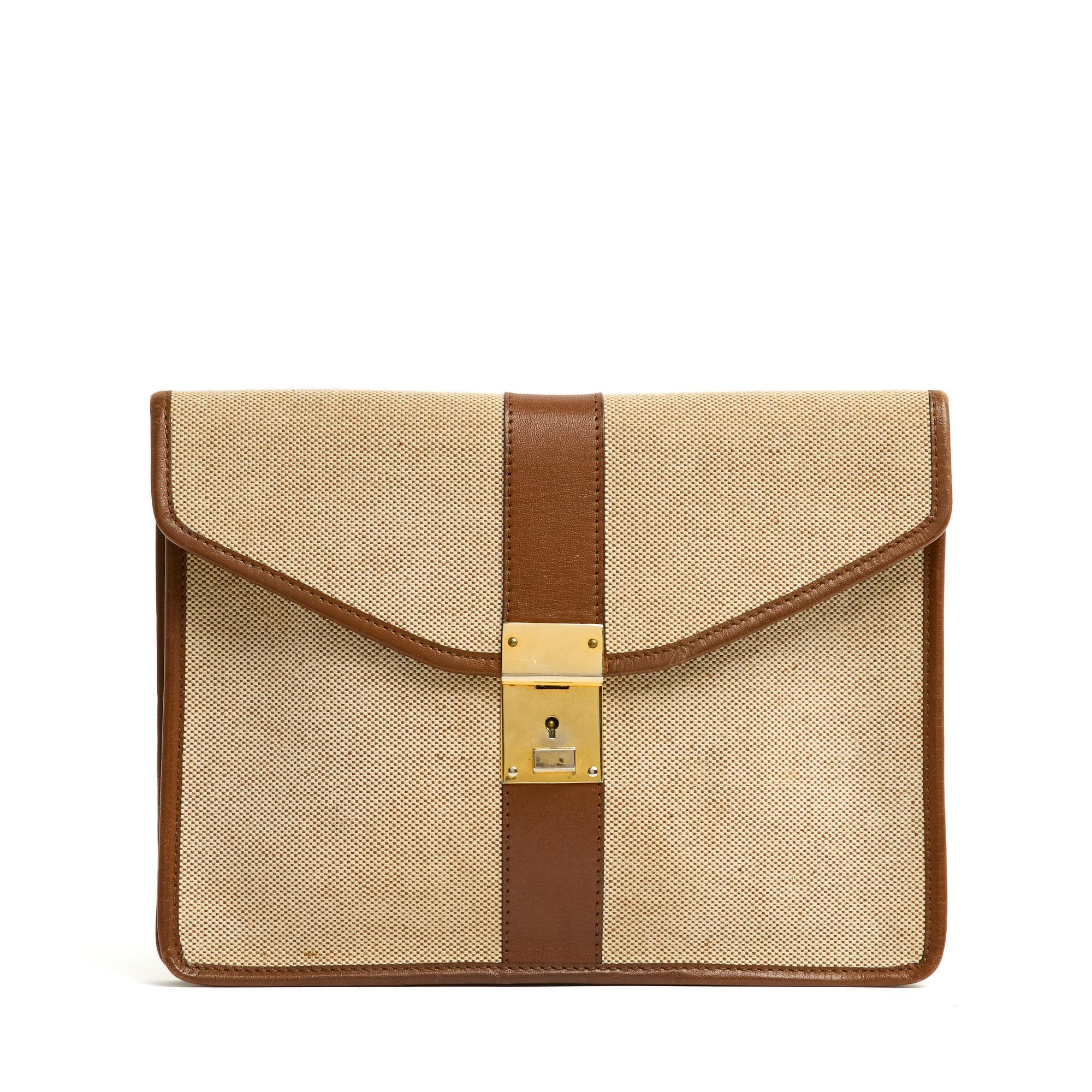 Céline 1990s Sac Pochette Beige Canvas Enveloppe Clutch Shoulder Bag Celine In Good Condition For Sale In PARIS, FR