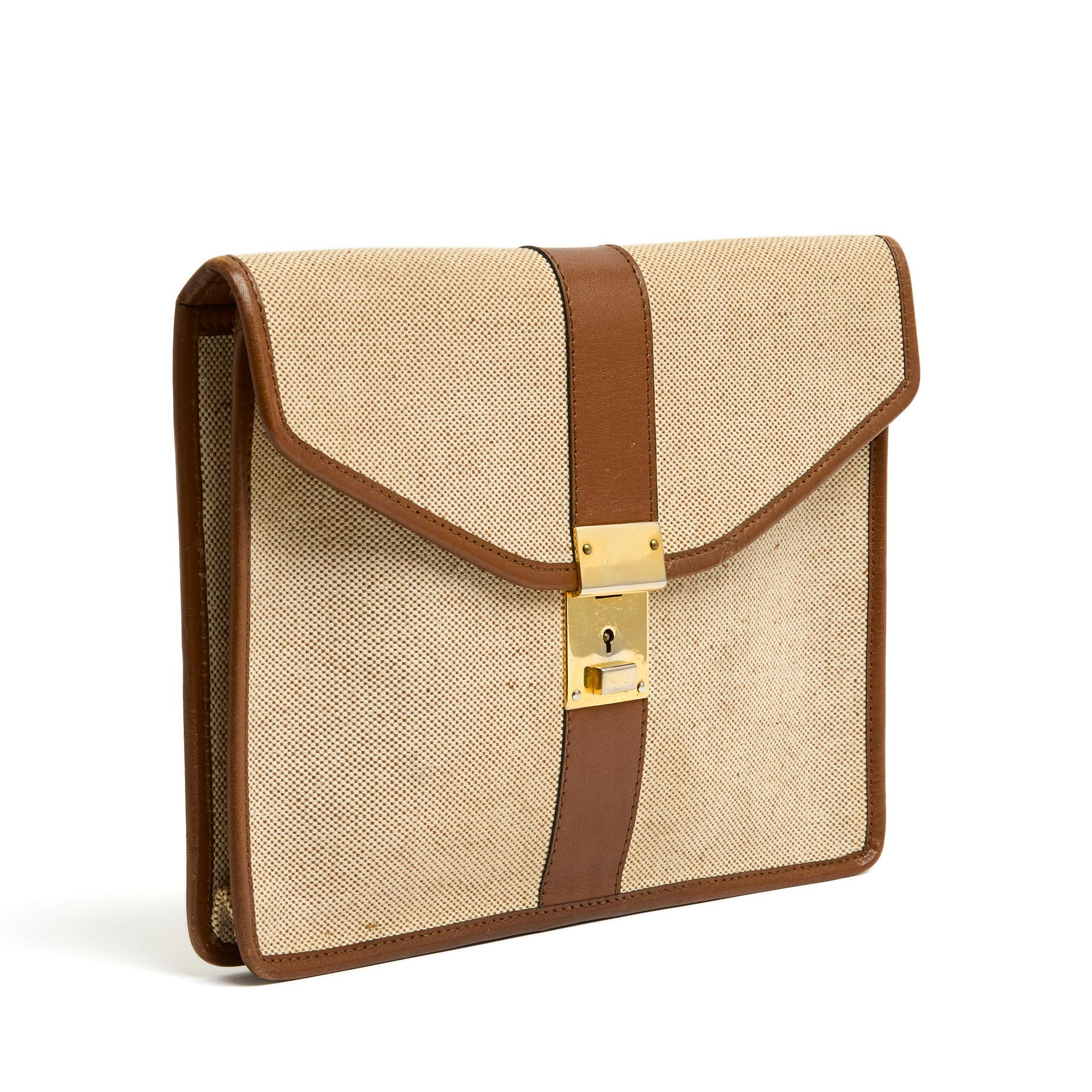 Women's or Men's Céline 1990s Sac Pochette Beige Canvas Enveloppe Clutch Shoulder Bag Celine For Sale