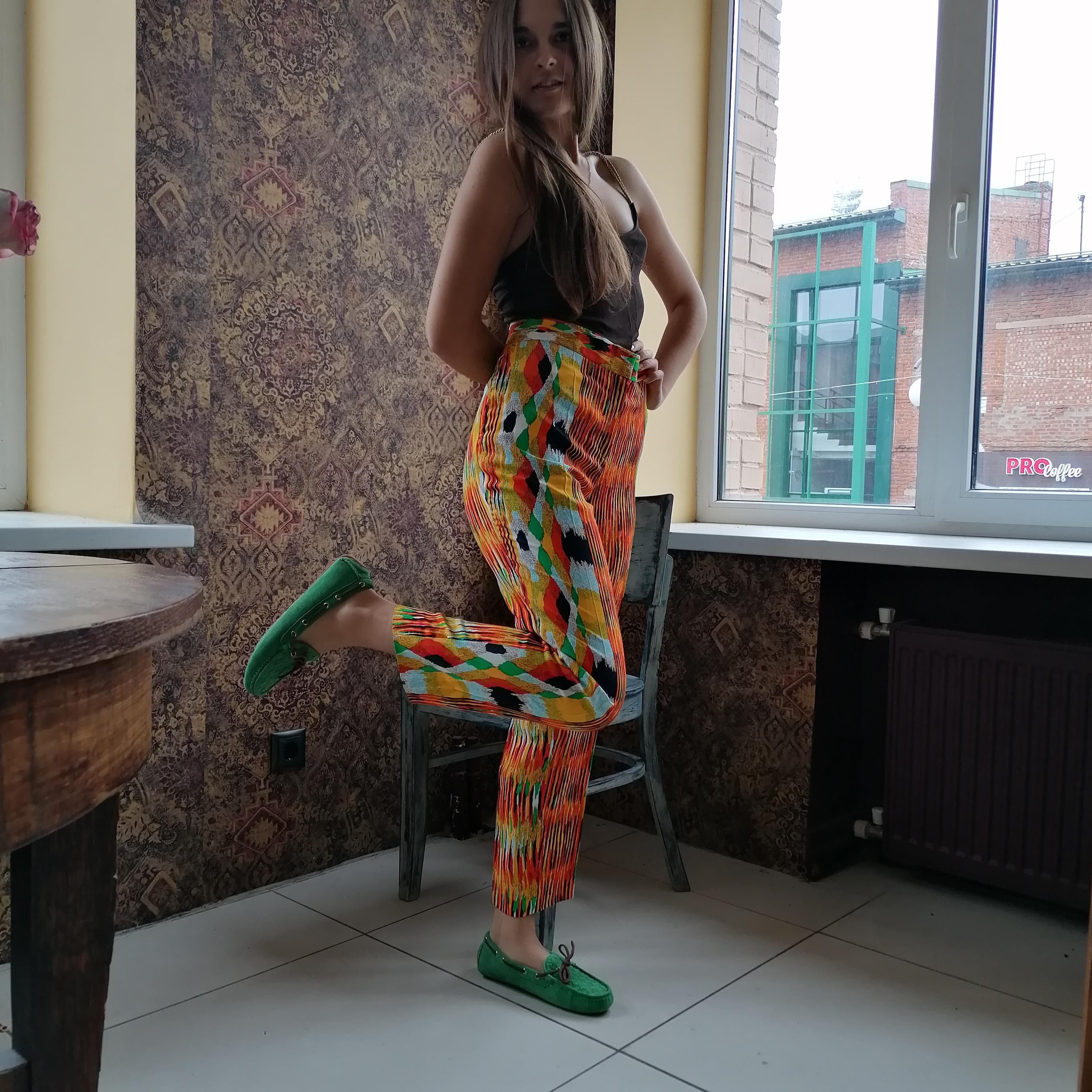 Pantalon court imprimé abstrait Celine 2000s / Multiple colors en vente 11