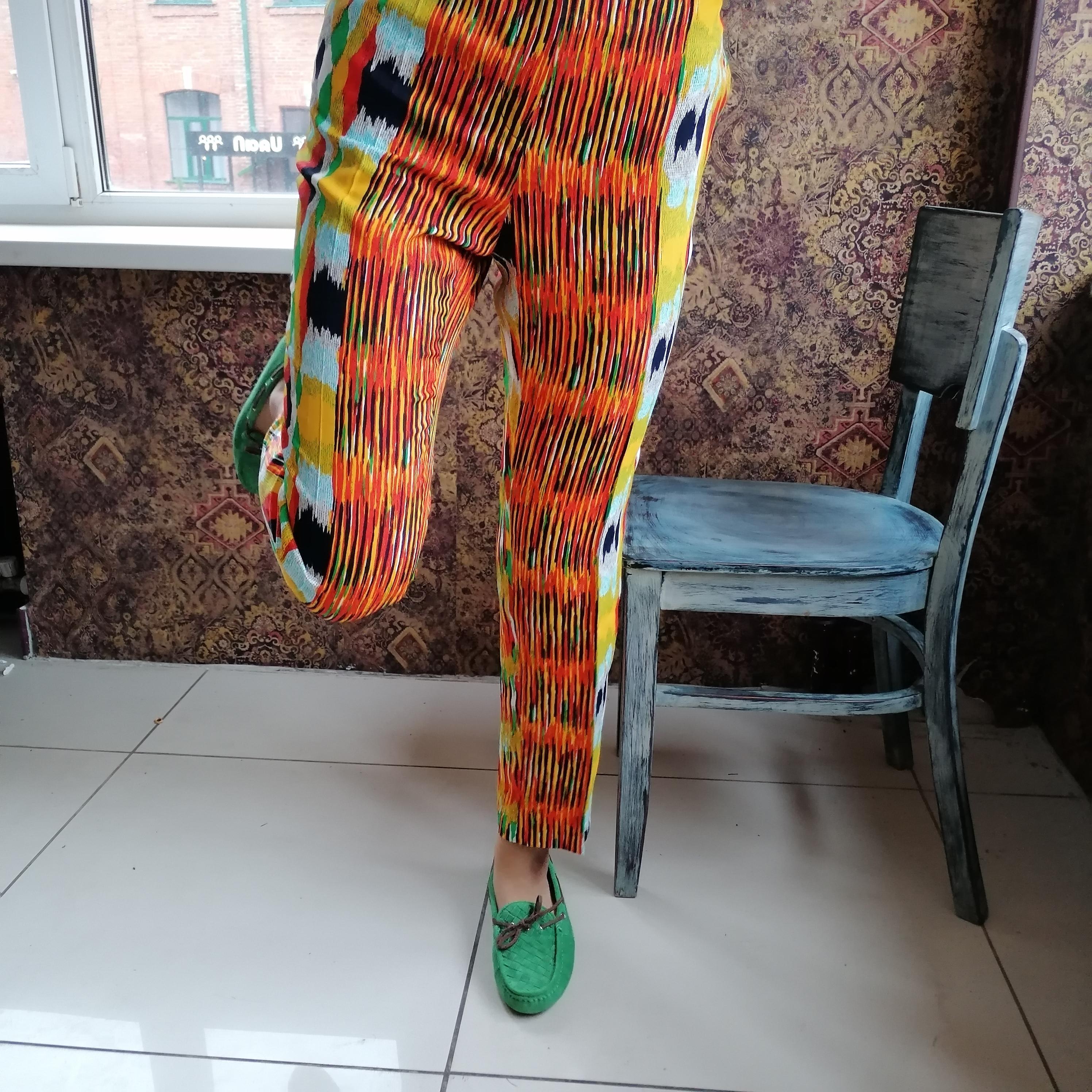 Pantalon court imprimé abstrait Celine 2000s / Multiple colors en vente 13