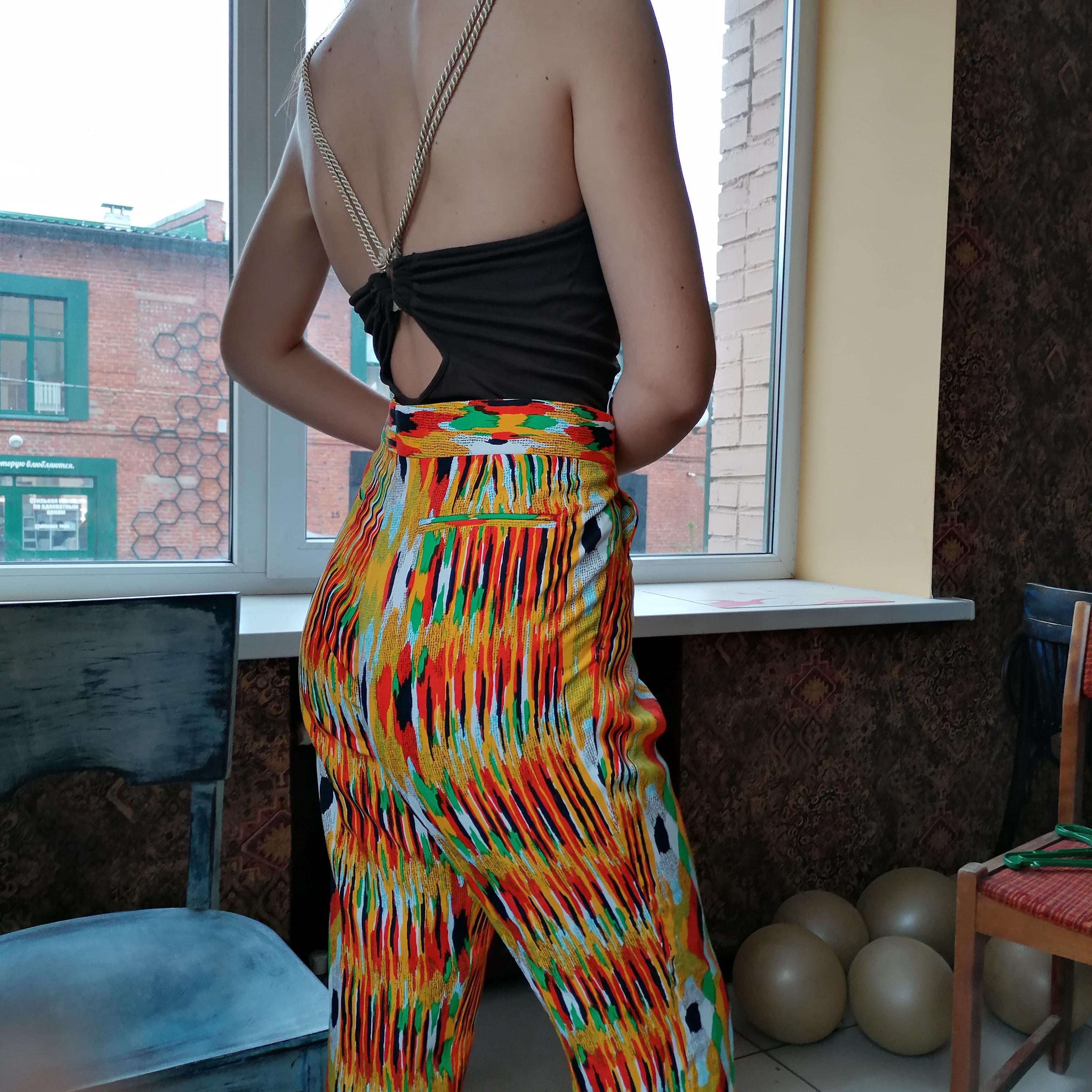 Marron Pantalon court imprimé abstrait Celine 2000s / Multiple colors en vente