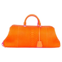 CELINE 2011 Sfilata – Phoebe Philo – Borsa con manico superiore in pitone opaco neon "I Need A Doctor"