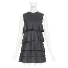 CELINE 2014 – Minikleid aus schwarzem Lammleder mit gestuftem Saum von Phoebe Philo, Größe 38 M